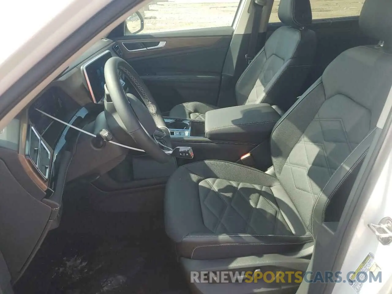 7 Photograph of a damaged car 1V2JR2CA4RC579336 VOLKSWAGEN ATLAS 2024