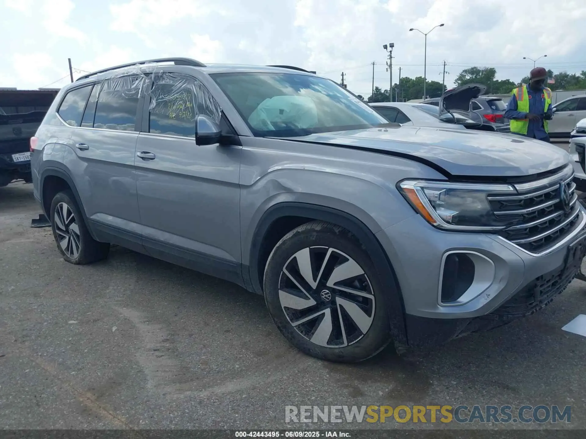 1 Photograph of a damaged car 1V2JR2CA5RC540514 VOLKSWAGEN ATLAS 2024