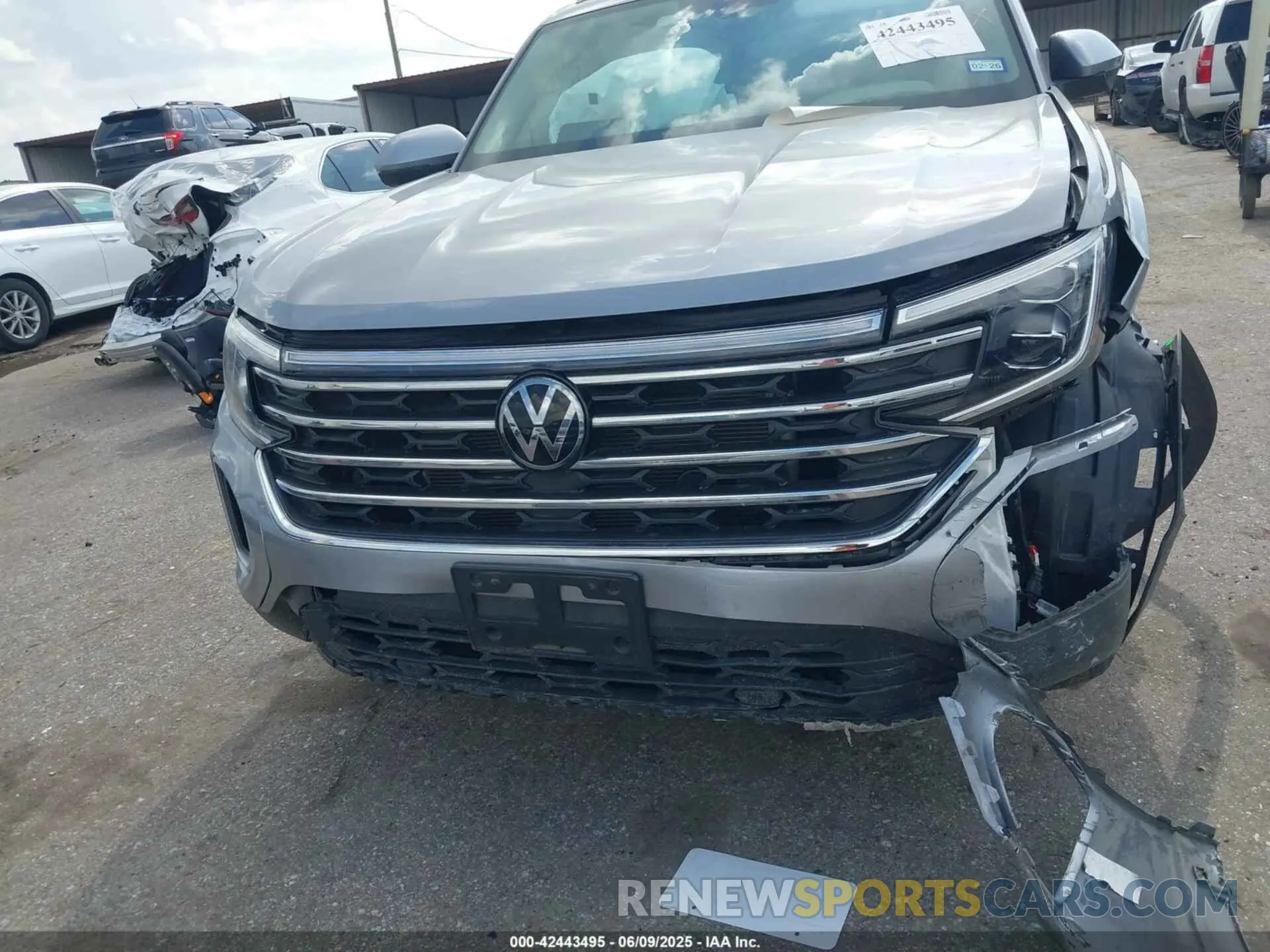 11 Photograph of a damaged car 1V2JR2CA5RC540514 VOLKSWAGEN ATLAS 2024