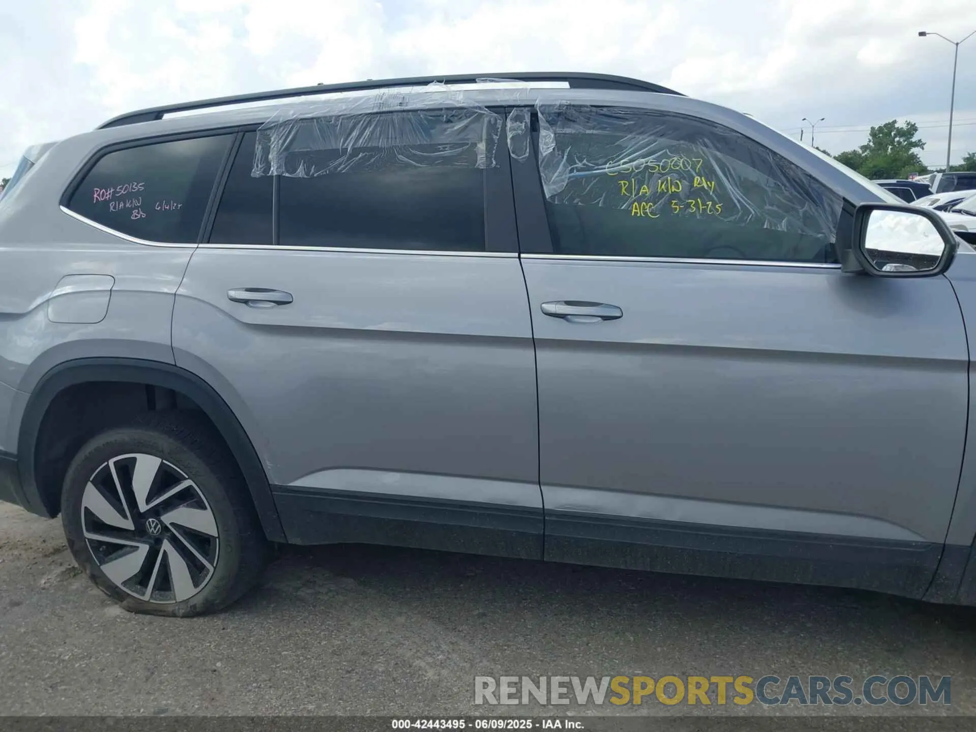 12 Photograph of a damaged car 1V2JR2CA5RC540514 VOLKSWAGEN ATLAS 2024