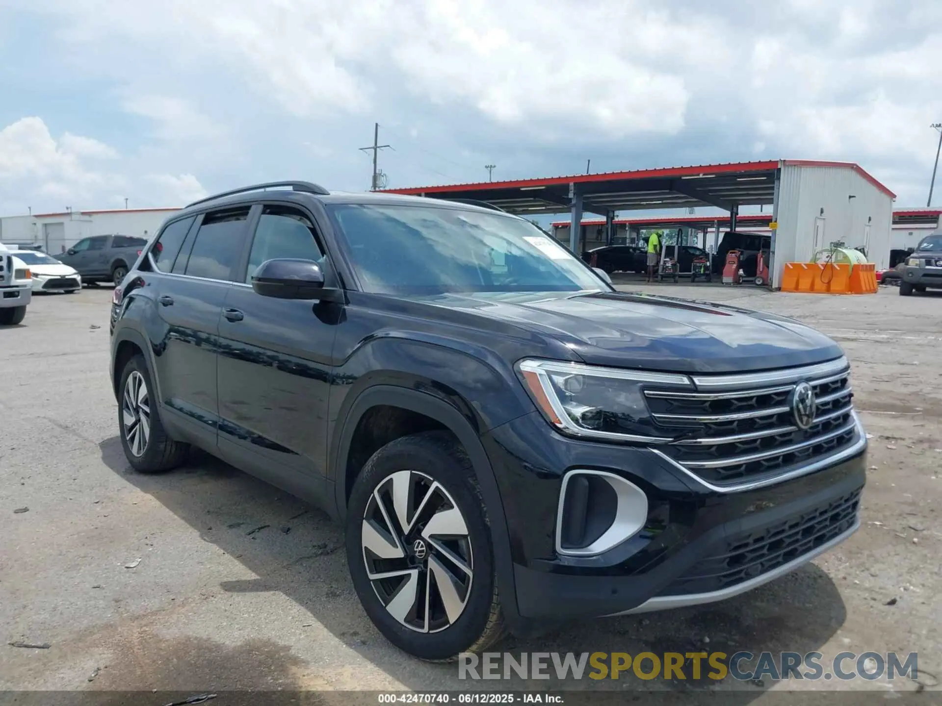 1 Photograph of a damaged car 1V2JR2CA6RC621151 VOLKSWAGEN ATLAS 2024