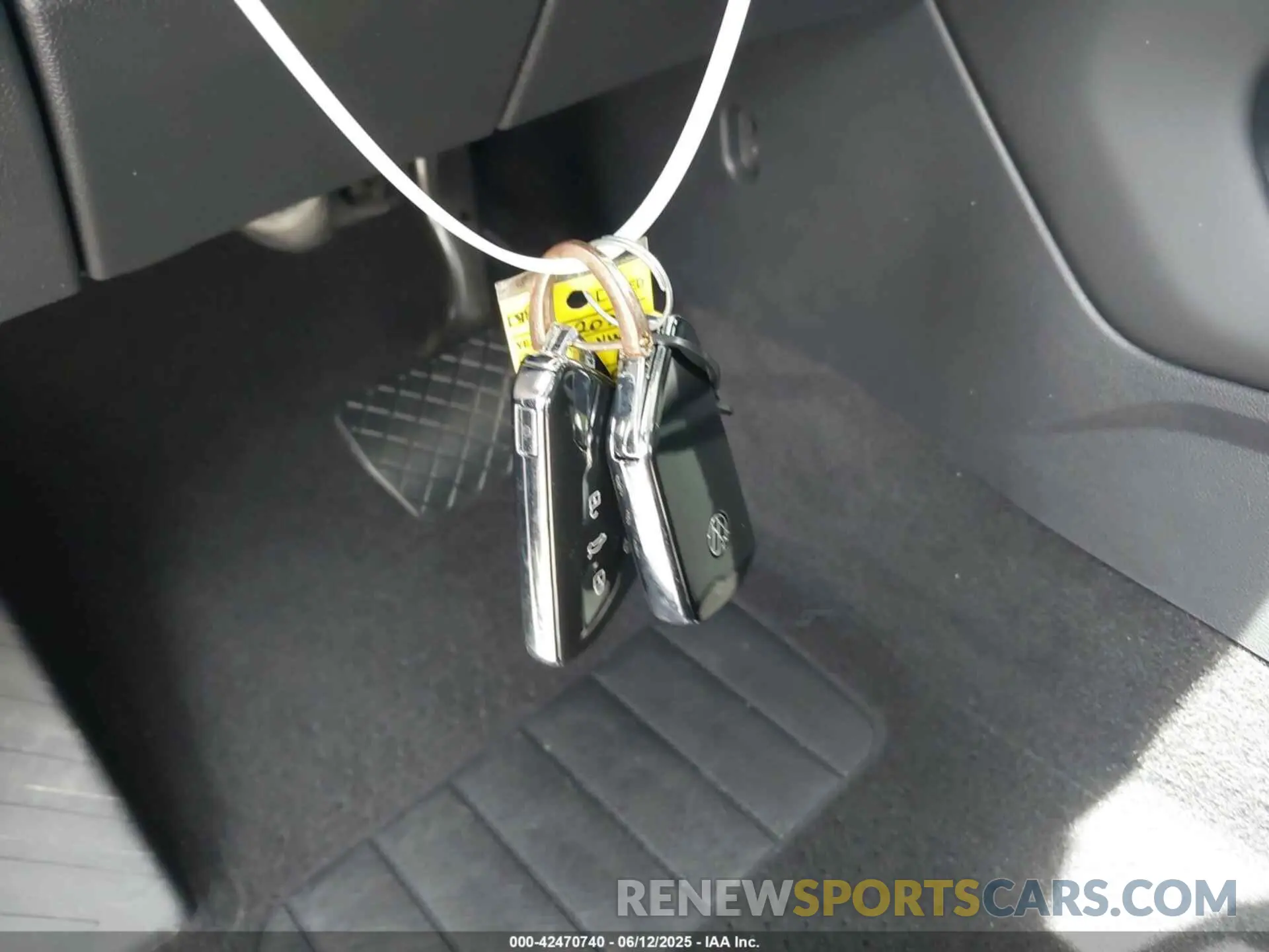 11 Photograph of a damaged car 1V2JR2CA6RC621151 VOLKSWAGEN ATLAS 2024