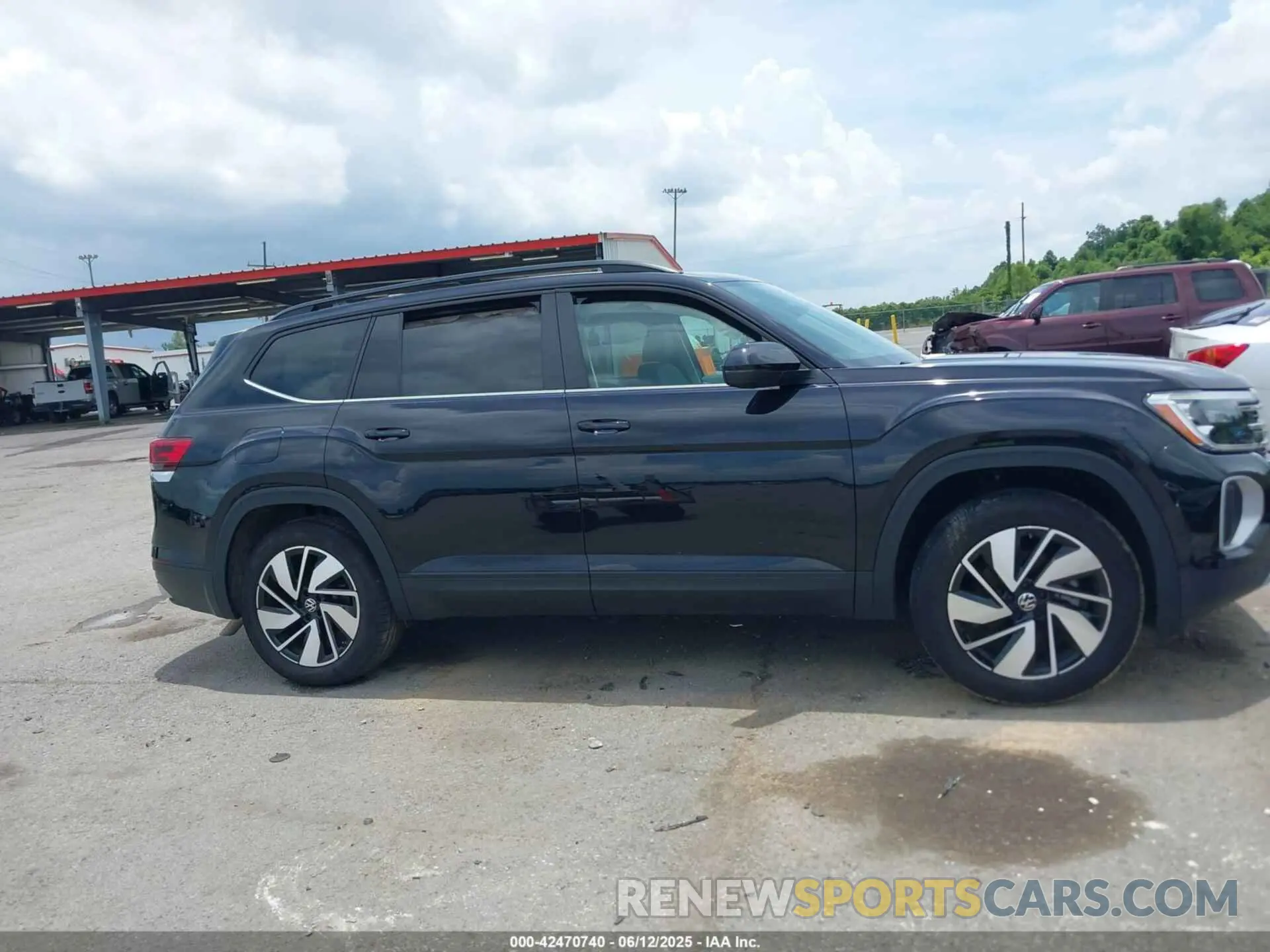 13 Photograph of a damaged car 1V2JR2CA6RC621151 VOLKSWAGEN ATLAS 2024