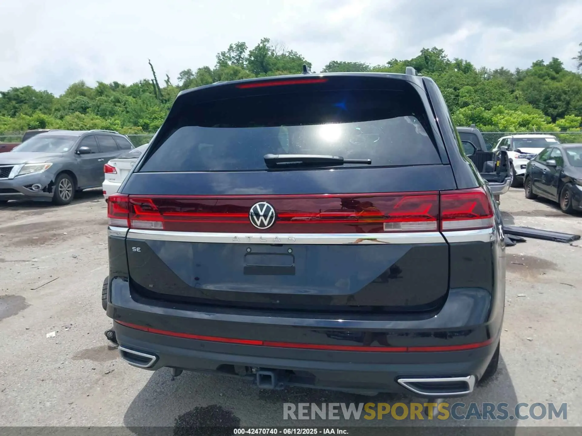 16 Photograph of a damaged car 1V2JR2CA6RC621151 VOLKSWAGEN ATLAS 2024