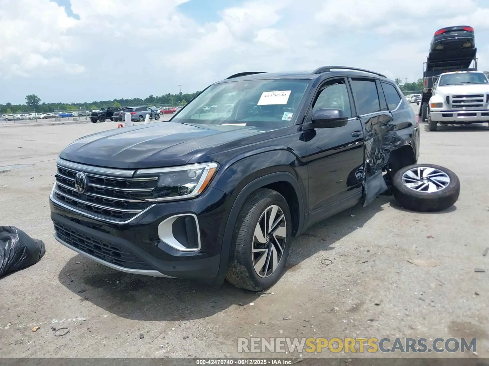 2 Photograph of a damaged car 1V2JR2CA6RC621151 VOLKSWAGEN ATLAS 2024