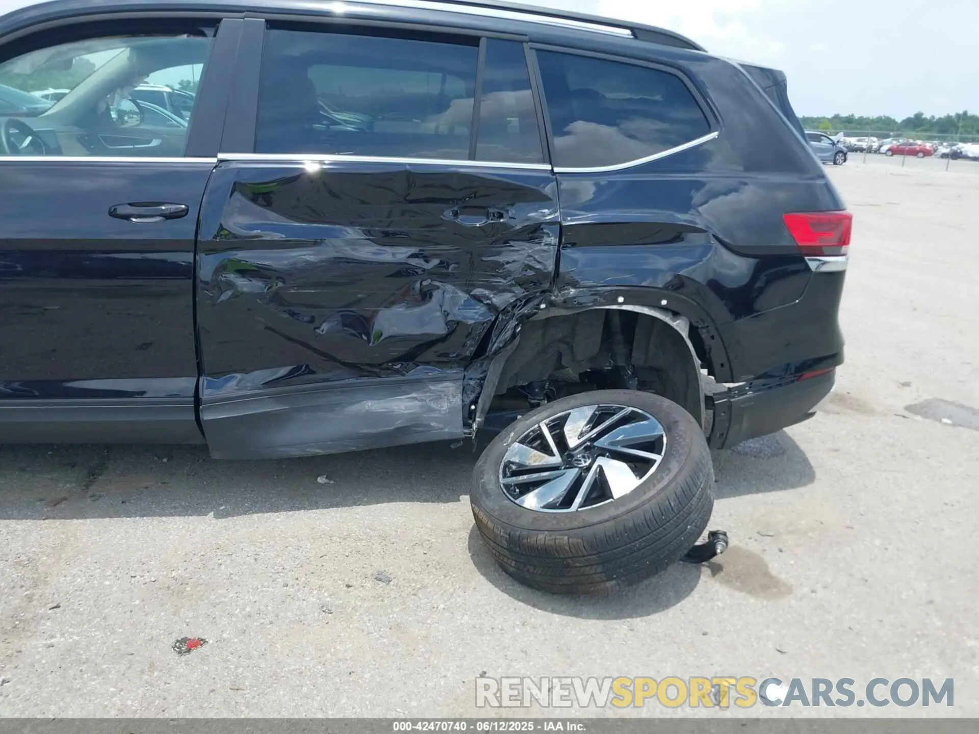6 Photograph of a damaged car 1V2JR2CA6RC621151 VOLKSWAGEN ATLAS 2024