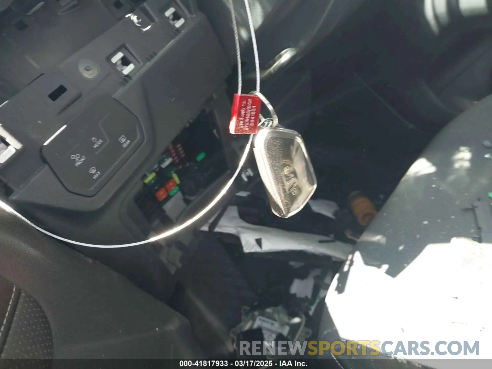 11 Photograph of a damaged car 1V2JR2CA9RC591577 VOLKSWAGEN ATLAS 2024