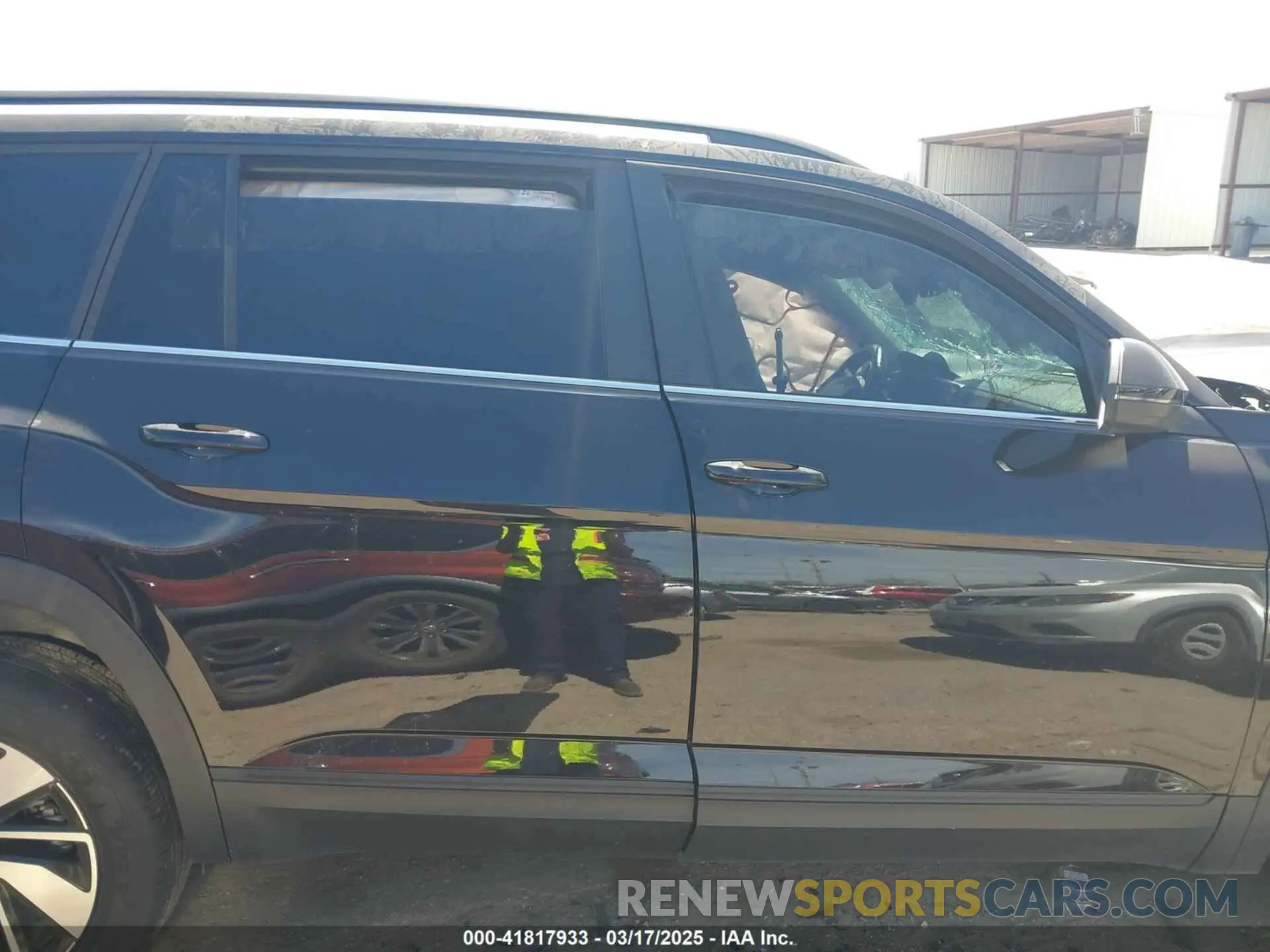 14 Photograph of a damaged car 1V2JR2CA9RC591577 VOLKSWAGEN ATLAS 2024