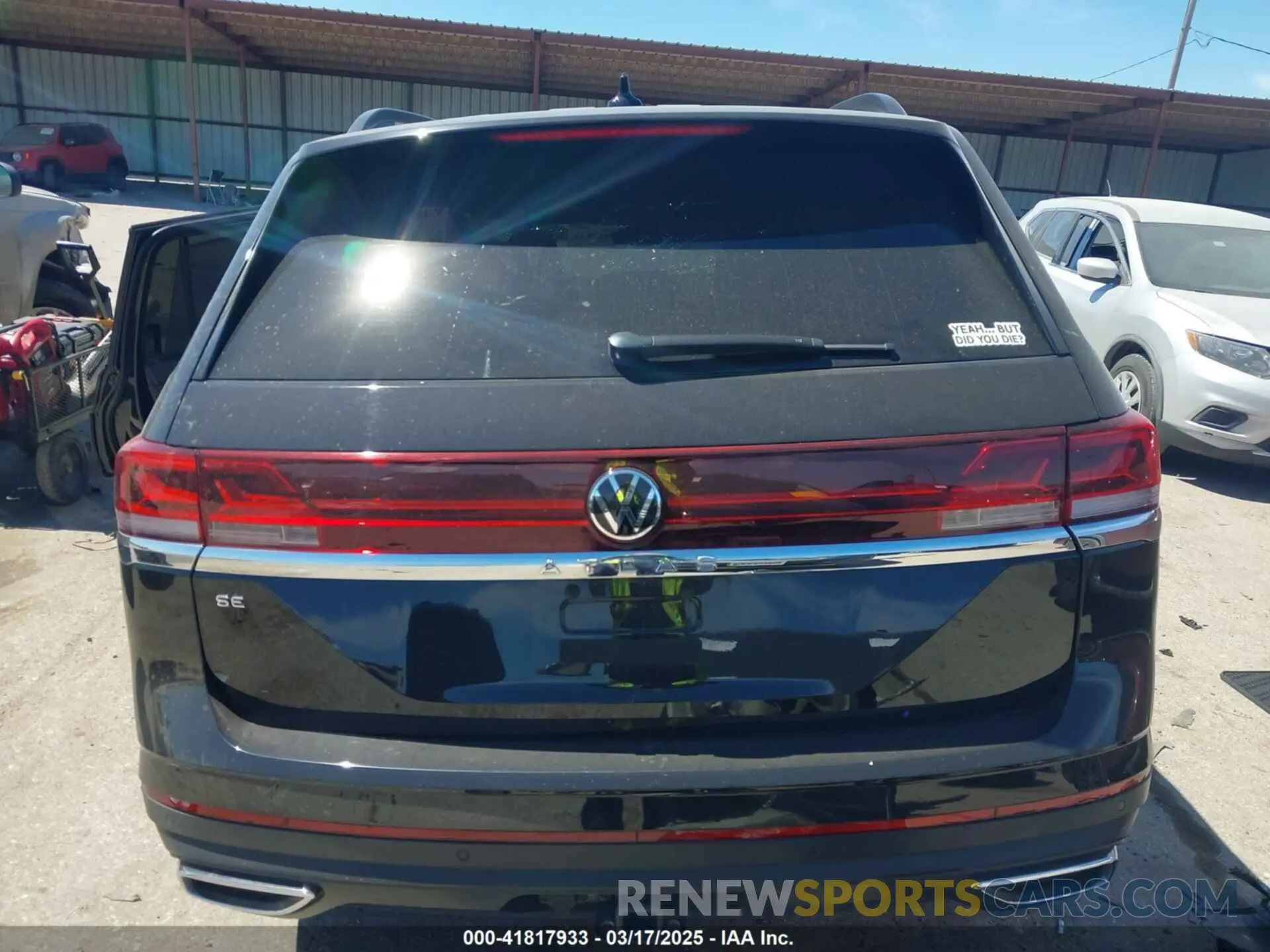17 Photograph of a damaged car 1V2JR2CA9RC591577 VOLKSWAGEN ATLAS 2024