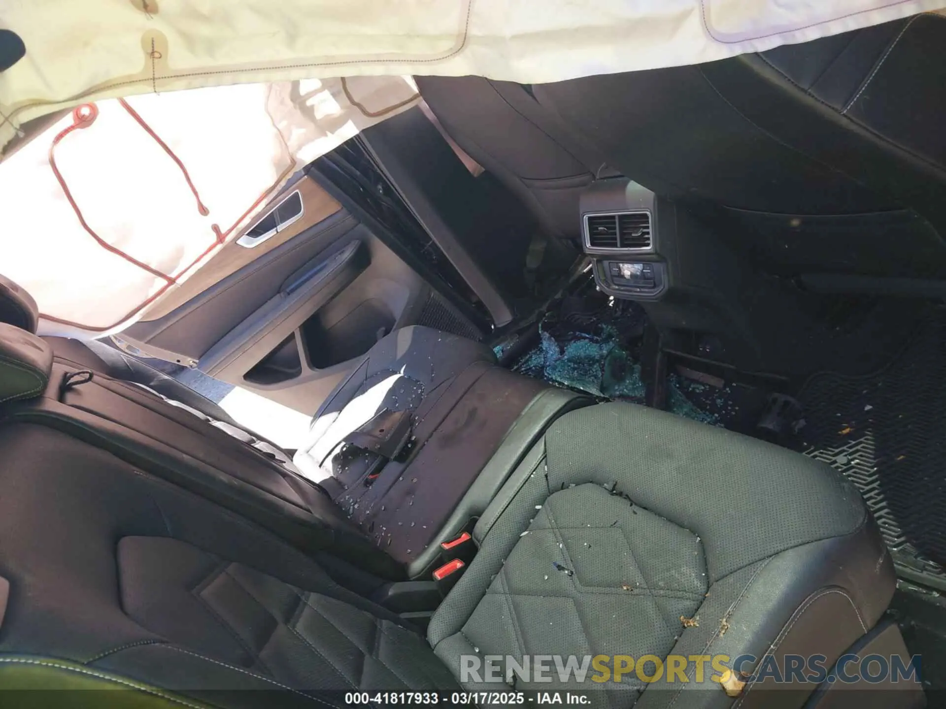 8 Photograph of a damaged car 1V2JR2CA9RC591577 VOLKSWAGEN ATLAS 2024