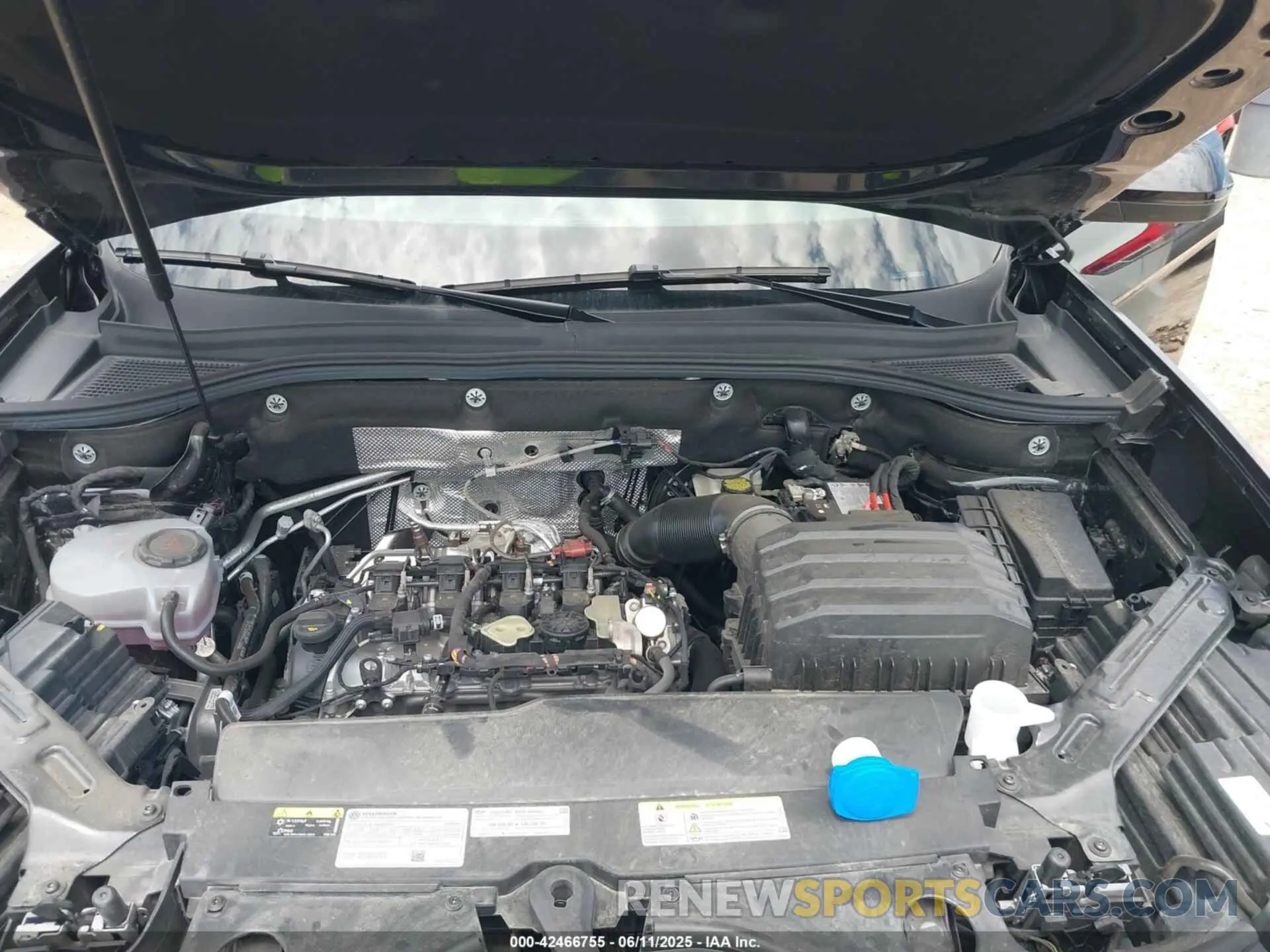 10 Photograph of a damaged car 1V2JR2CA9RC598772 VOLKSWAGEN ATLAS 2024