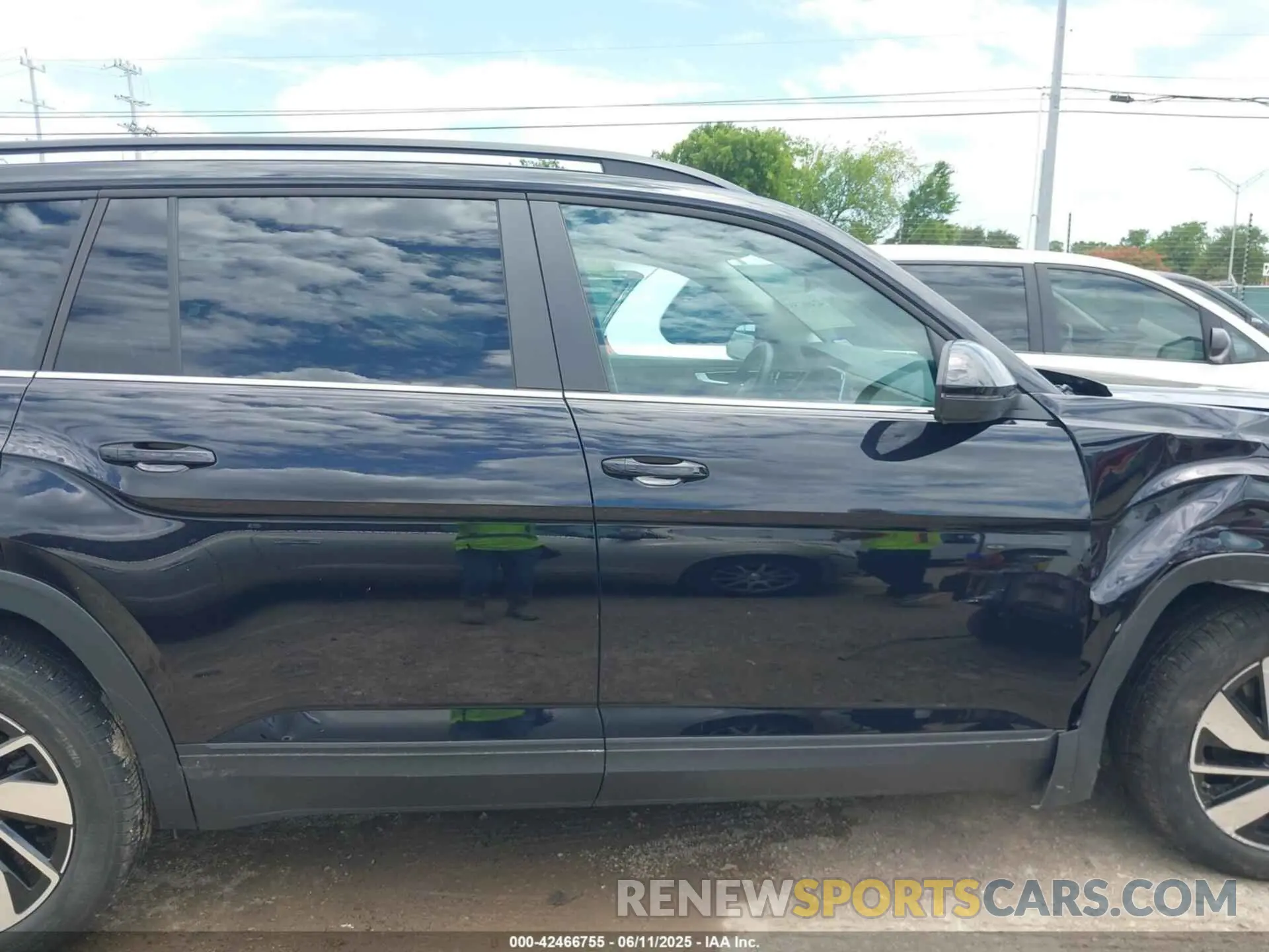 13 Photograph of a damaged car 1V2JR2CA9RC598772 VOLKSWAGEN ATLAS 2024
