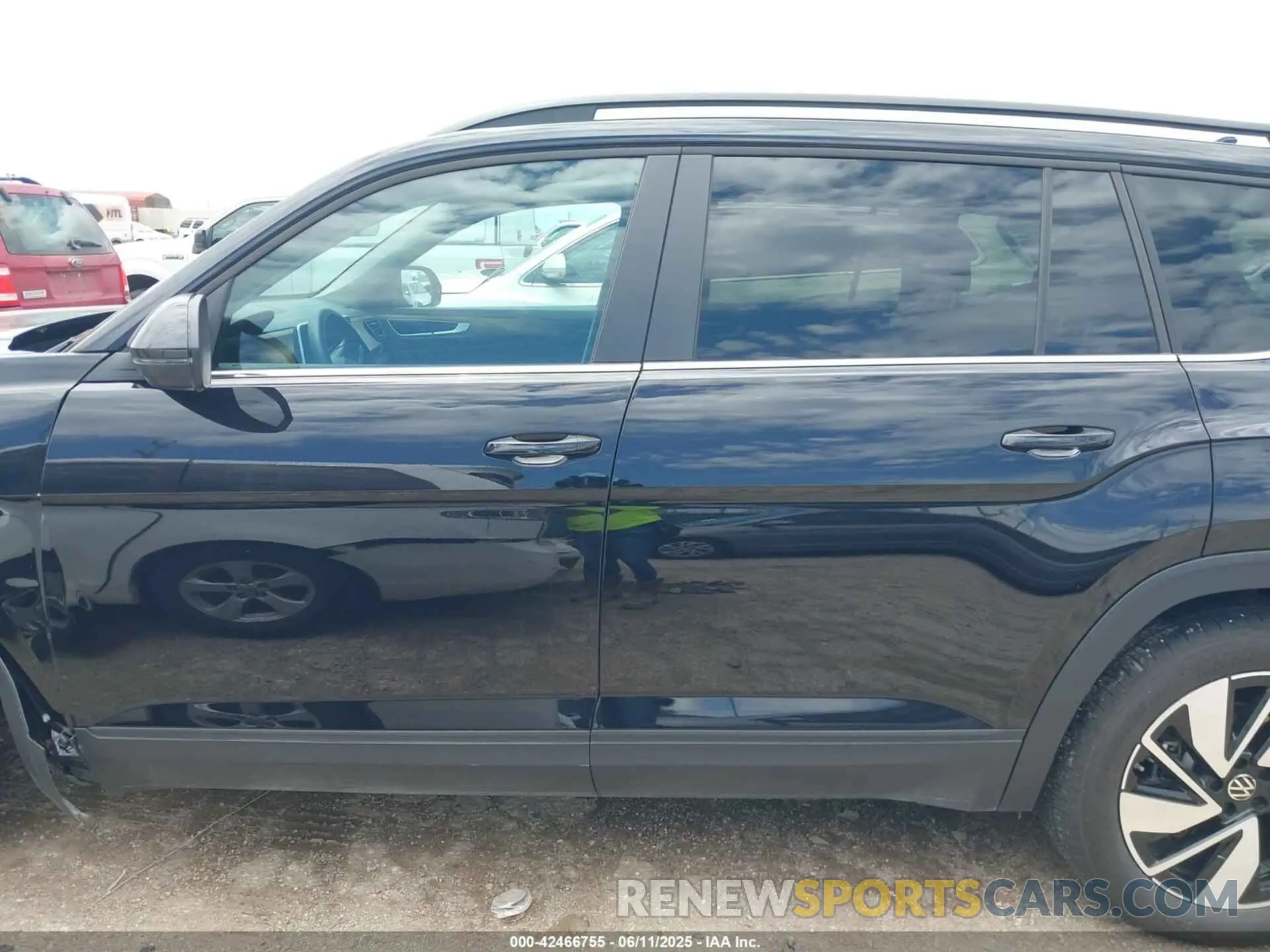 14 Photograph of a damaged car 1V2JR2CA9RC598772 VOLKSWAGEN ATLAS 2024