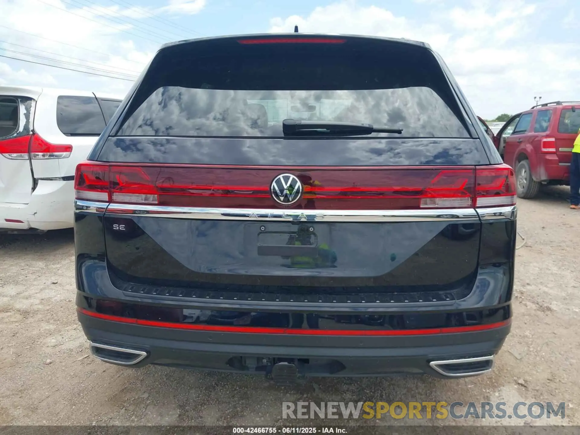 16 Photograph of a damaged car 1V2JR2CA9RC598772 VOLKSWAGEN ATLAS 2024