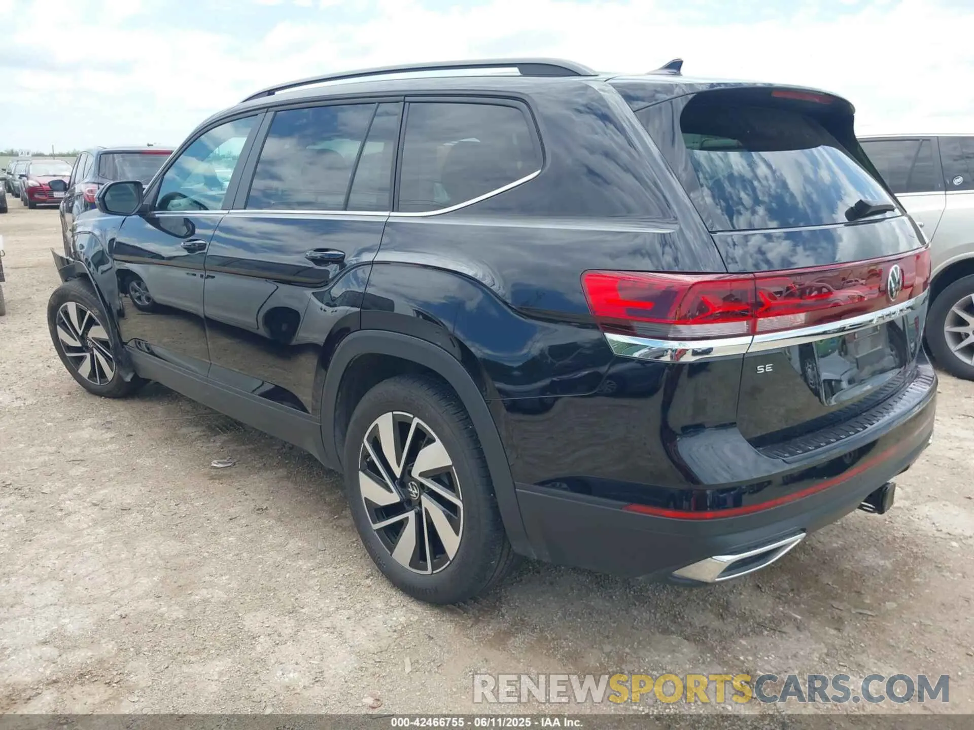 3 Photograph of a damaged car 1V2JR2CA9RC598772 VOLKSWAGEN ATLAS 2024