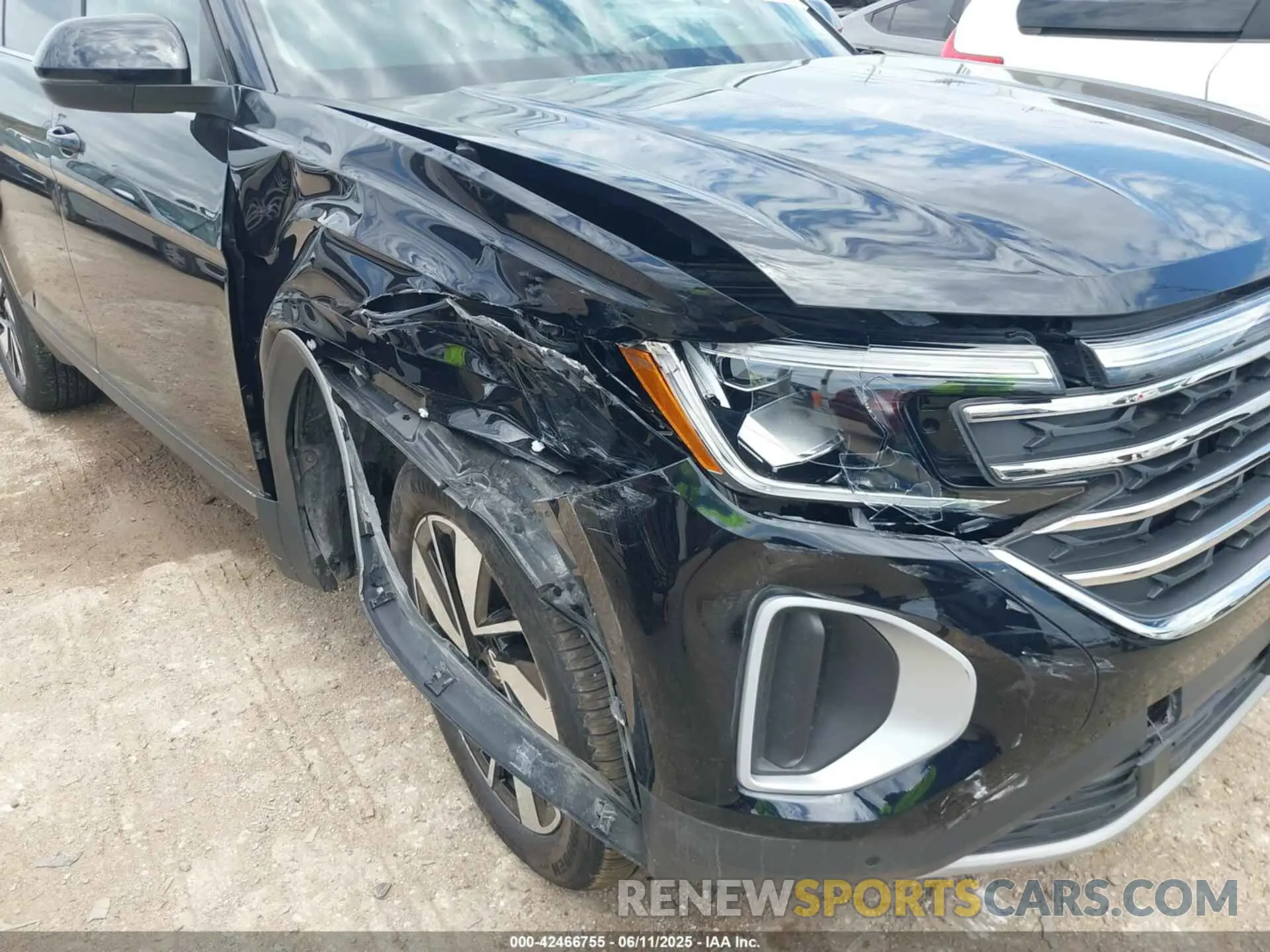 6 Photograph of a damaged car 1V2JR2CA9RC598772 VOLKSWAGEN ATLAS 2024