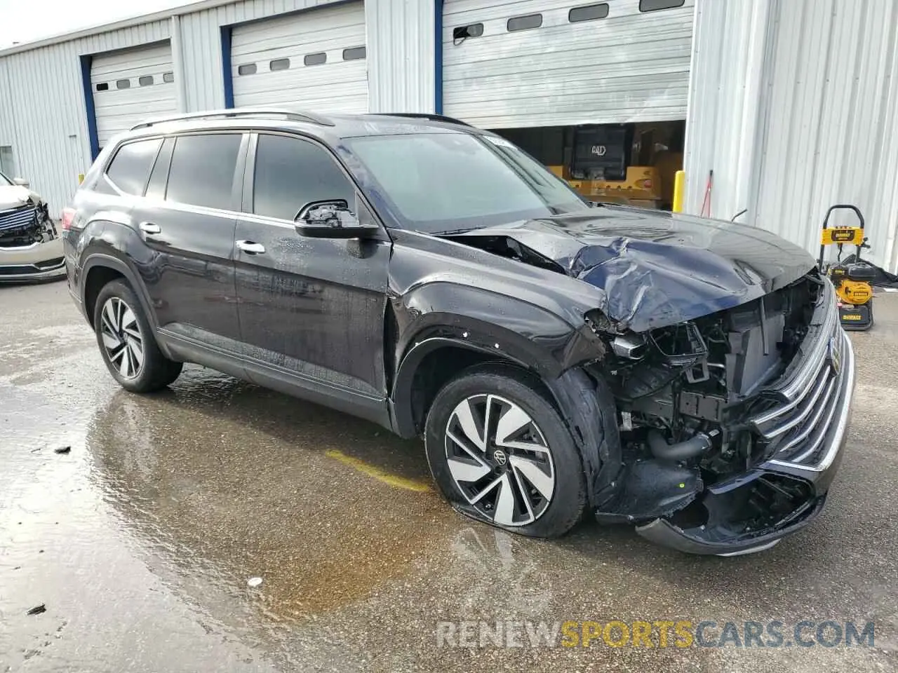 4 Photograph of a damaged car 1V2JR2CAXRC616048 VOLKSWAGEN ATLAS 2024