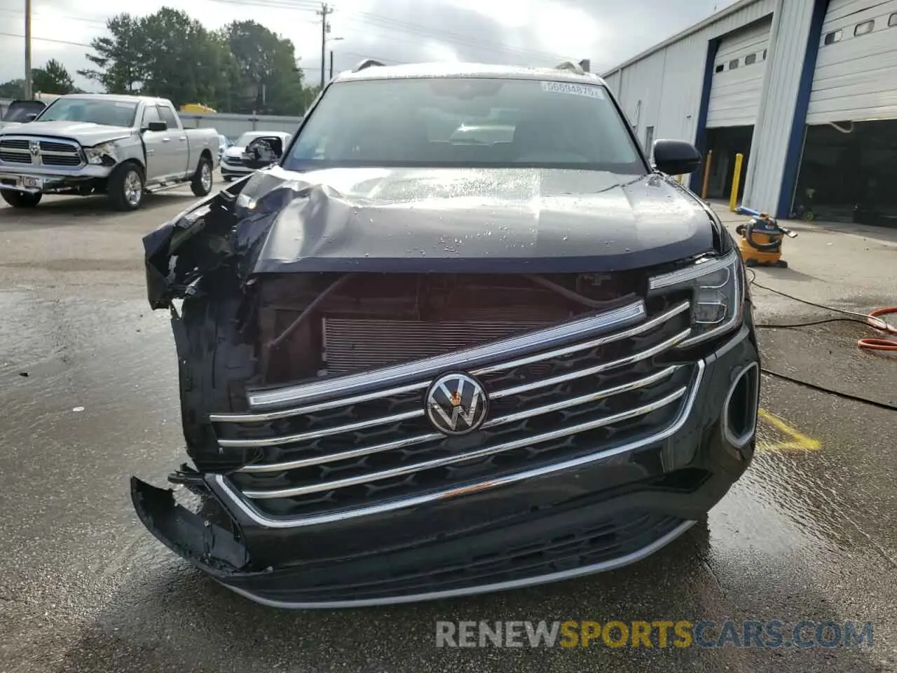 5 Photograph of a damaged car 1V2JR2CAXRC616048 VOLKSWAGEN ATLAS 2024
