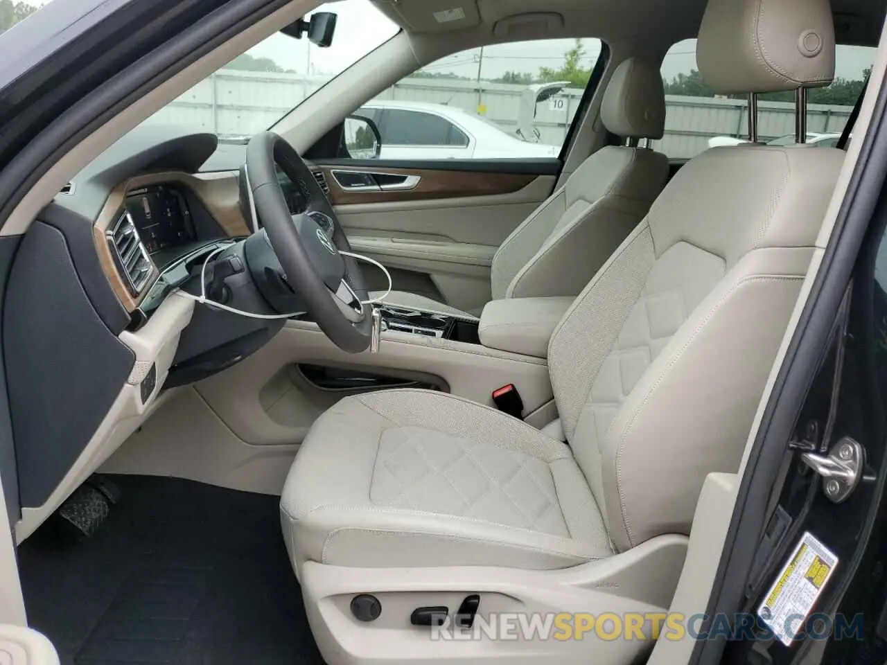 7 Photograph of a damaged car 1V2JR2CAXRC616048 VOLKSWAGEN ATLAS 2024