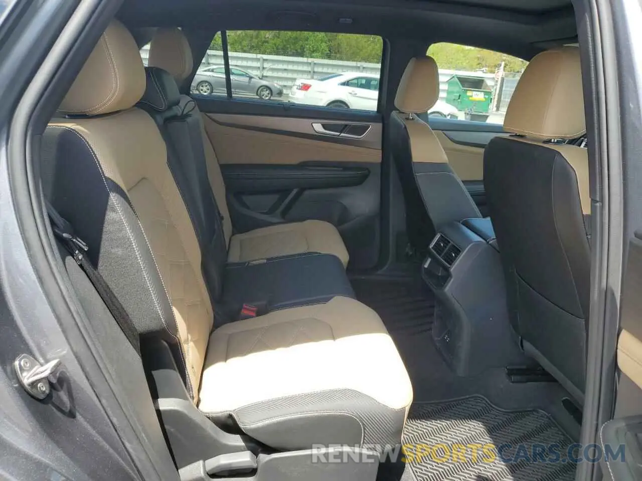 11 Photograph of a damaged car 1V2KE2CA3RC215845 VOLKSWAGEN ATLAS 2024