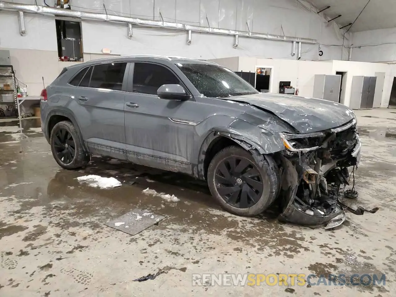 4 Photograph of a damaged car 1V2KE2CA3RC243757 VOLKSWAGEN ATLAS 2024