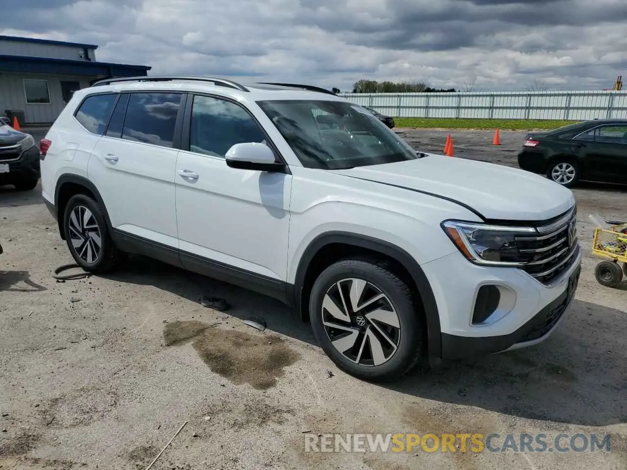 4 Photograph of a damaged car 1V2KR2CA0RC551778 VOLKSWAGEN ATLAS 2024