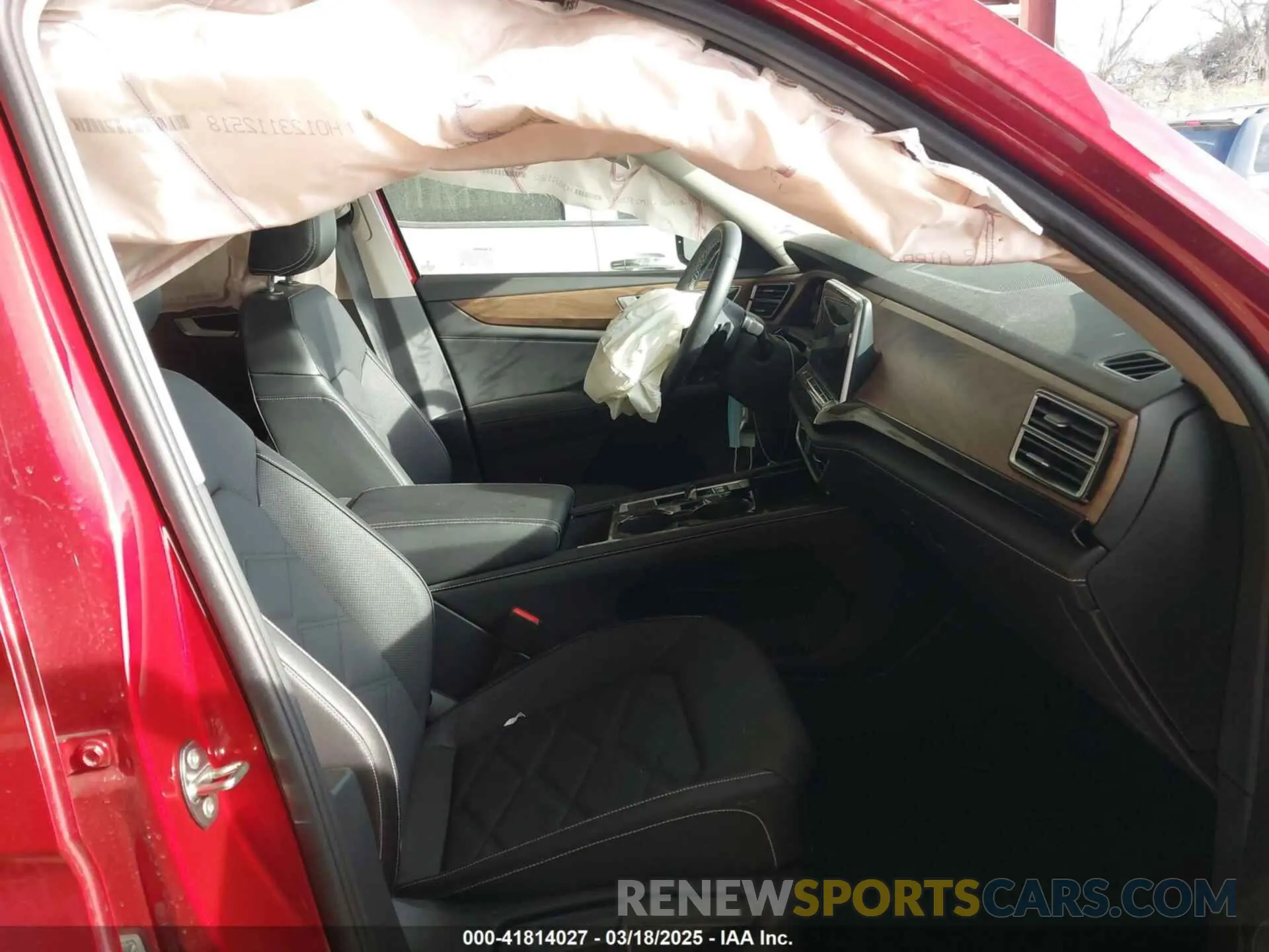 5 Photograph of a damaged car 1V2KR2CAXRC549178 VOLKSWAGEN ATLAS 2024