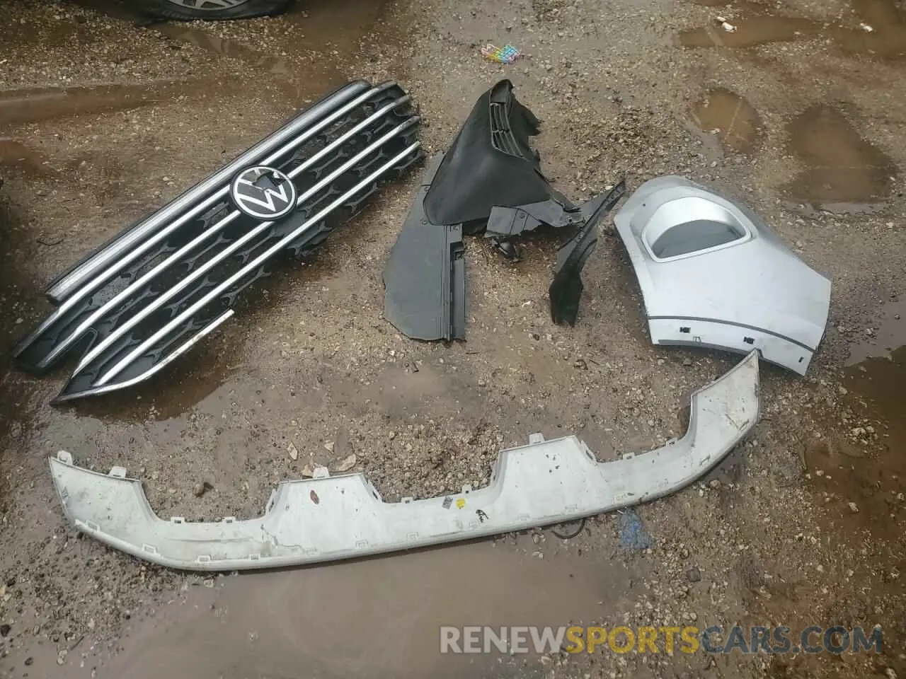 13 Photograph of a damaged car 1V2LR2CA0RC581349 VOLKSWAGEN ATLAS 2024