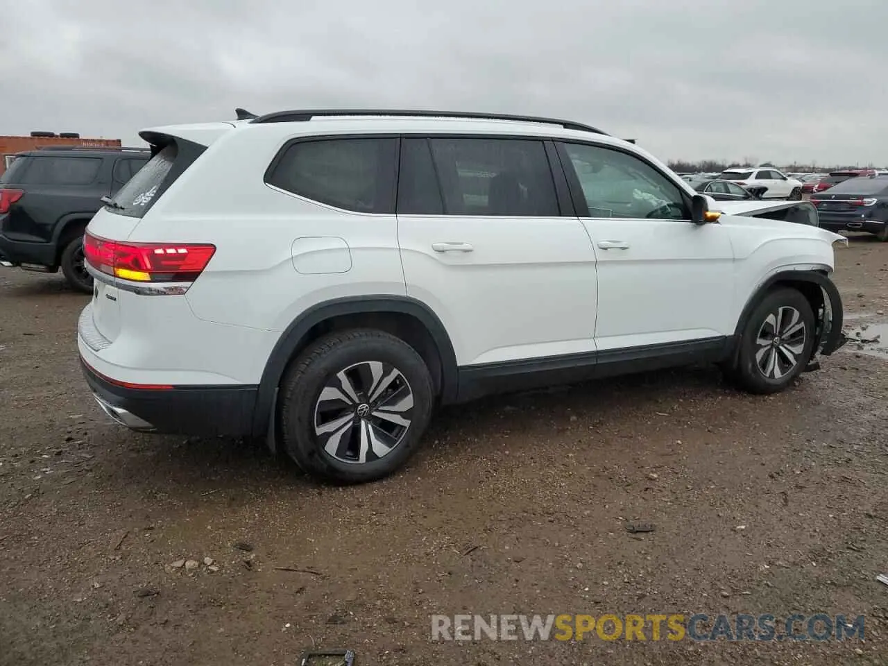 3 Photograph of a damaged car 1V2LR2CA3RC508623 VOLKSWAGEN ATLAS 2024