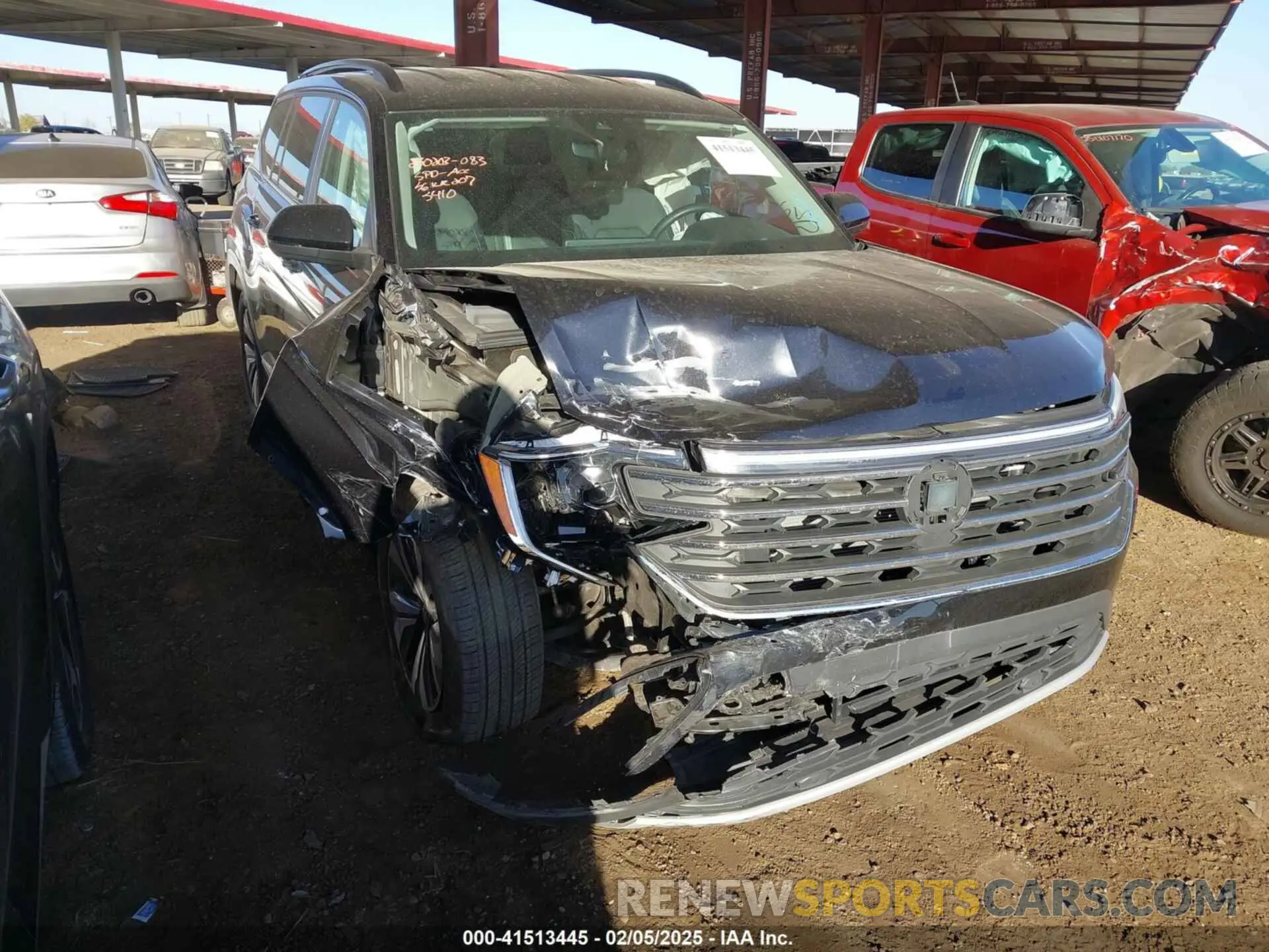 1 Photograph of a damaged car 1V2LR2CA4RC505410 VOLKSWAGEN ATLAS 2024