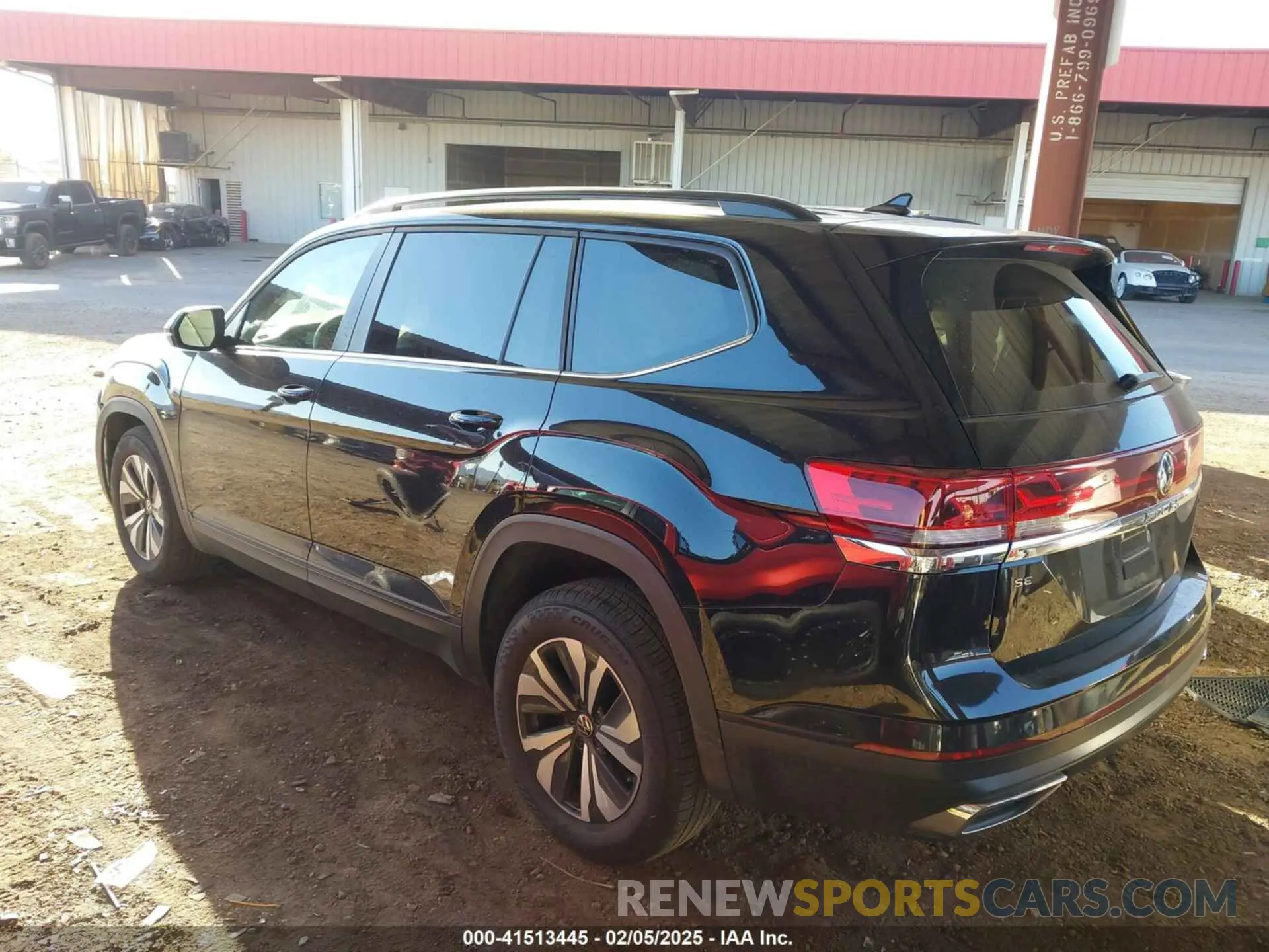 14 Photograph of a damaged car 1V2LR2CA4RC505410 VOLKSWAGEN ATLAS 2024