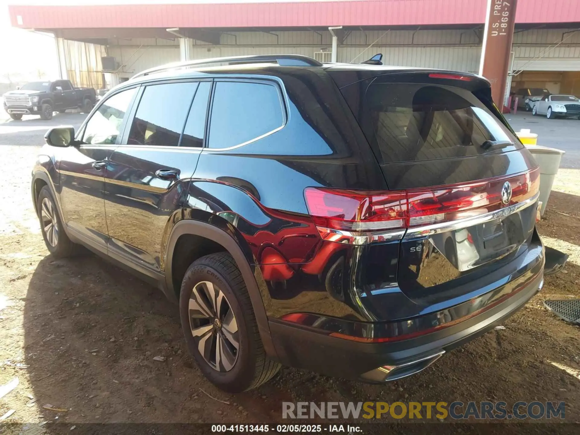 3 Photograph of a damaged car 1V2LR2CA4RC505410 VOLKSWAGEN ATLAS 2024
