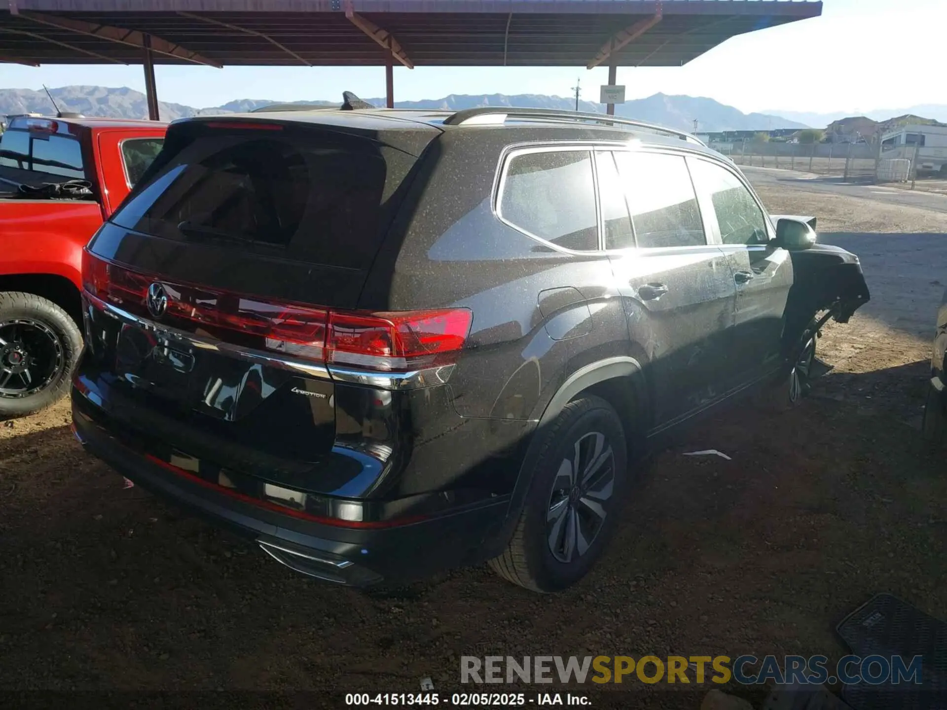 4 Photograph of a damaged car 1V2LR2CA4RC505410 VOLKSWAGEN ATLAS 2024