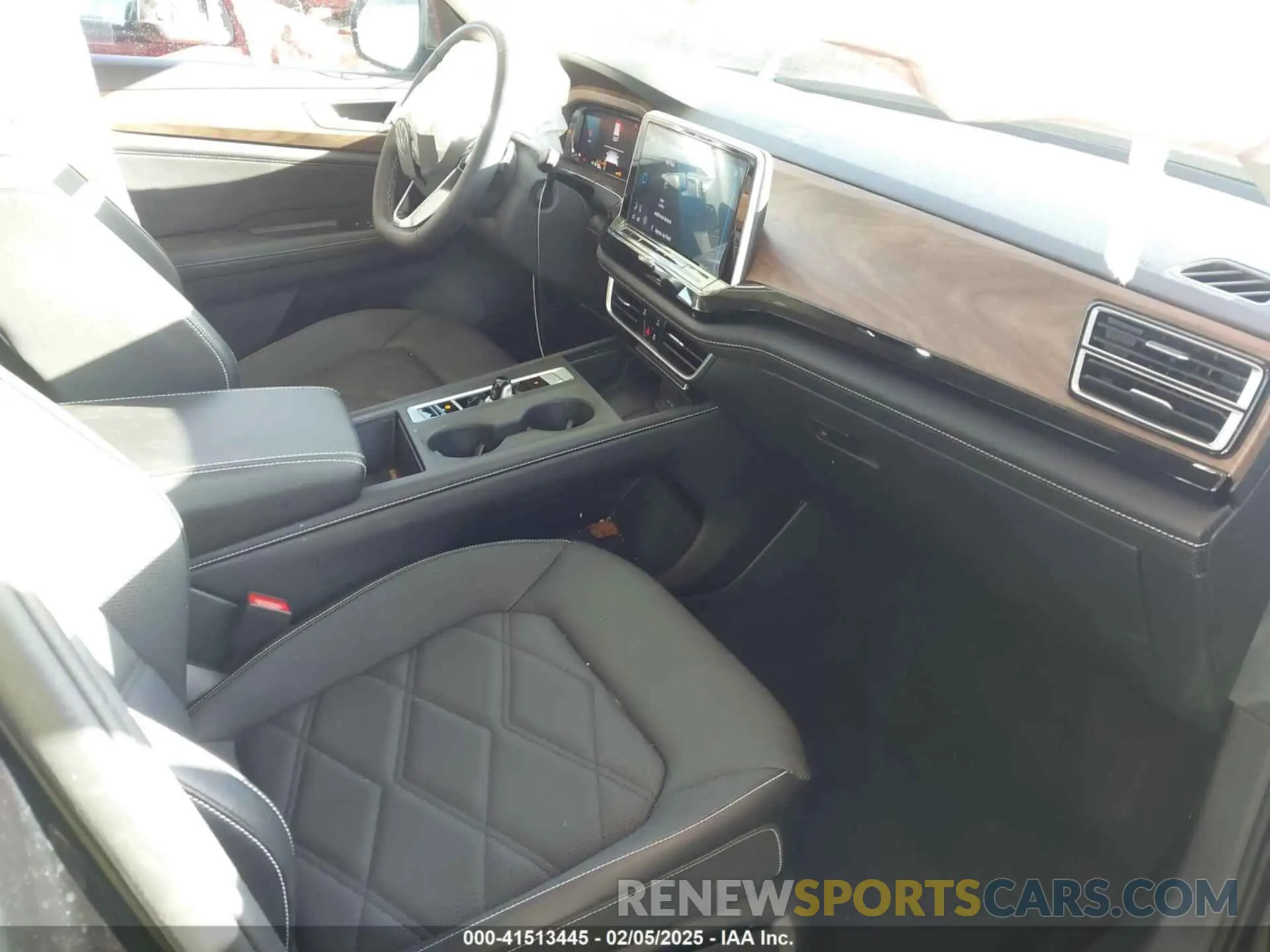 5 Photograph of a damaged car 1V2LR2CA4RC505410 VOLKSWAGEN ATLAS 2024