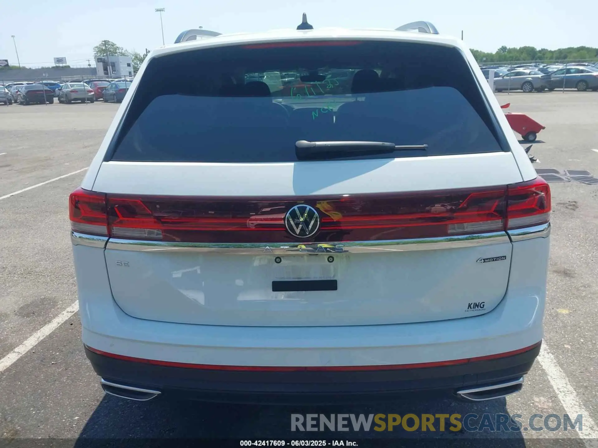 16 Photograph of a damaged car 1V2LR2CA6RC512584 VOLKSWAGEN ATLAS 2024