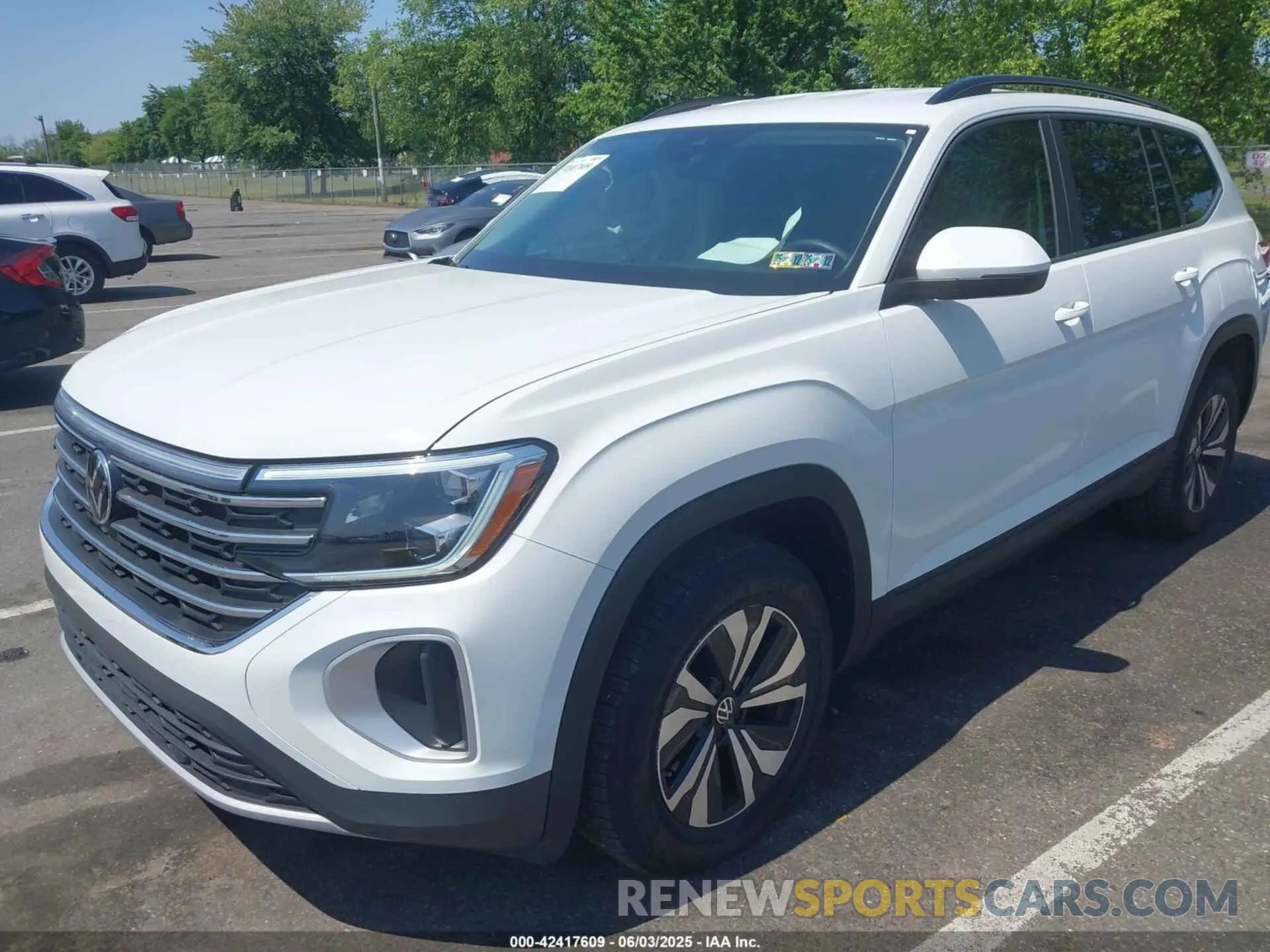 2 Photograph of a damaged car 1V2LR2CA6RC512584 VOLKSWAGEN ATLAS 2024