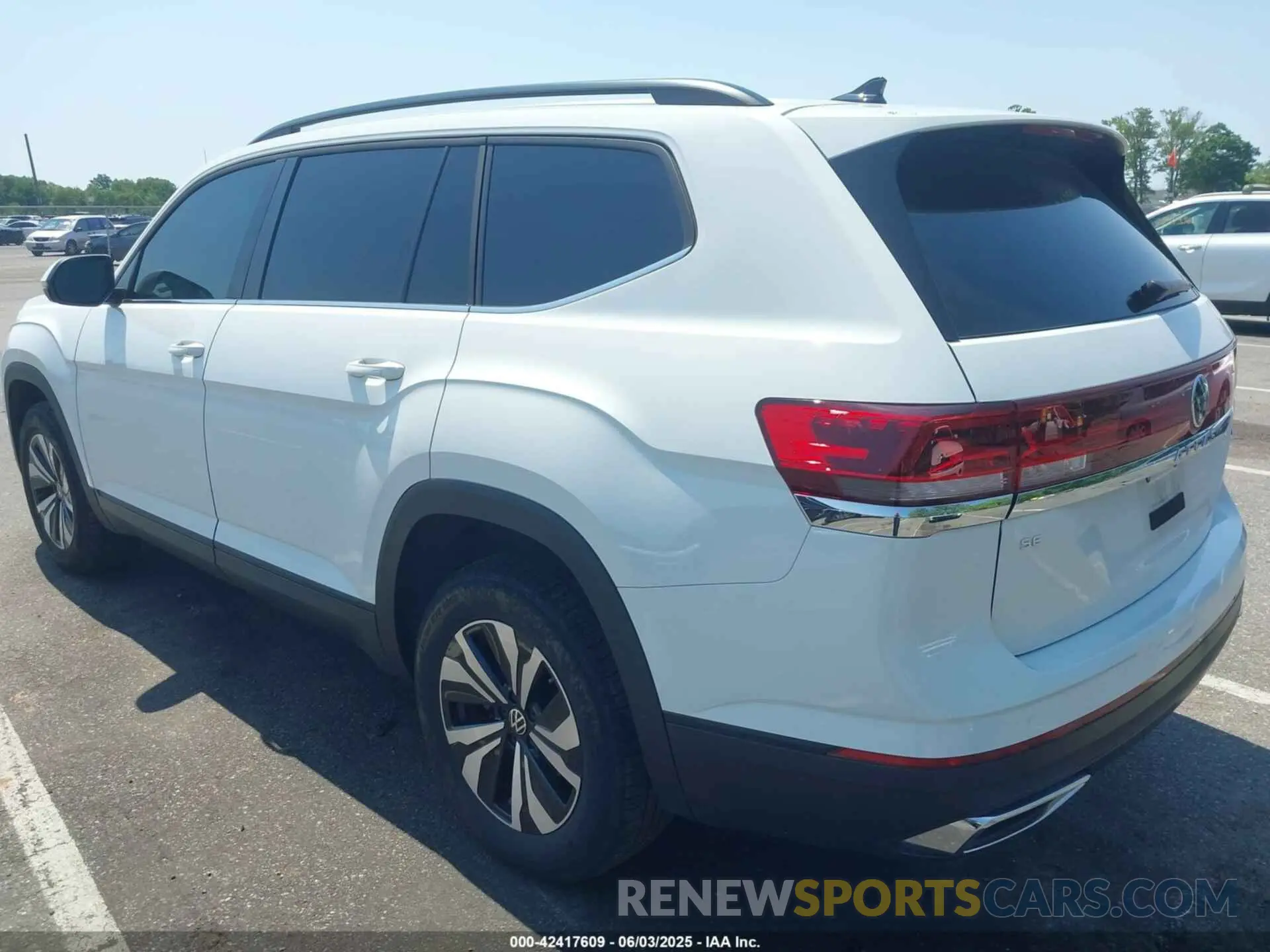 3 Photograph of a damaged car 1V2LR2CA6RC512584 VOLKSWAGEN ATLAS 2024