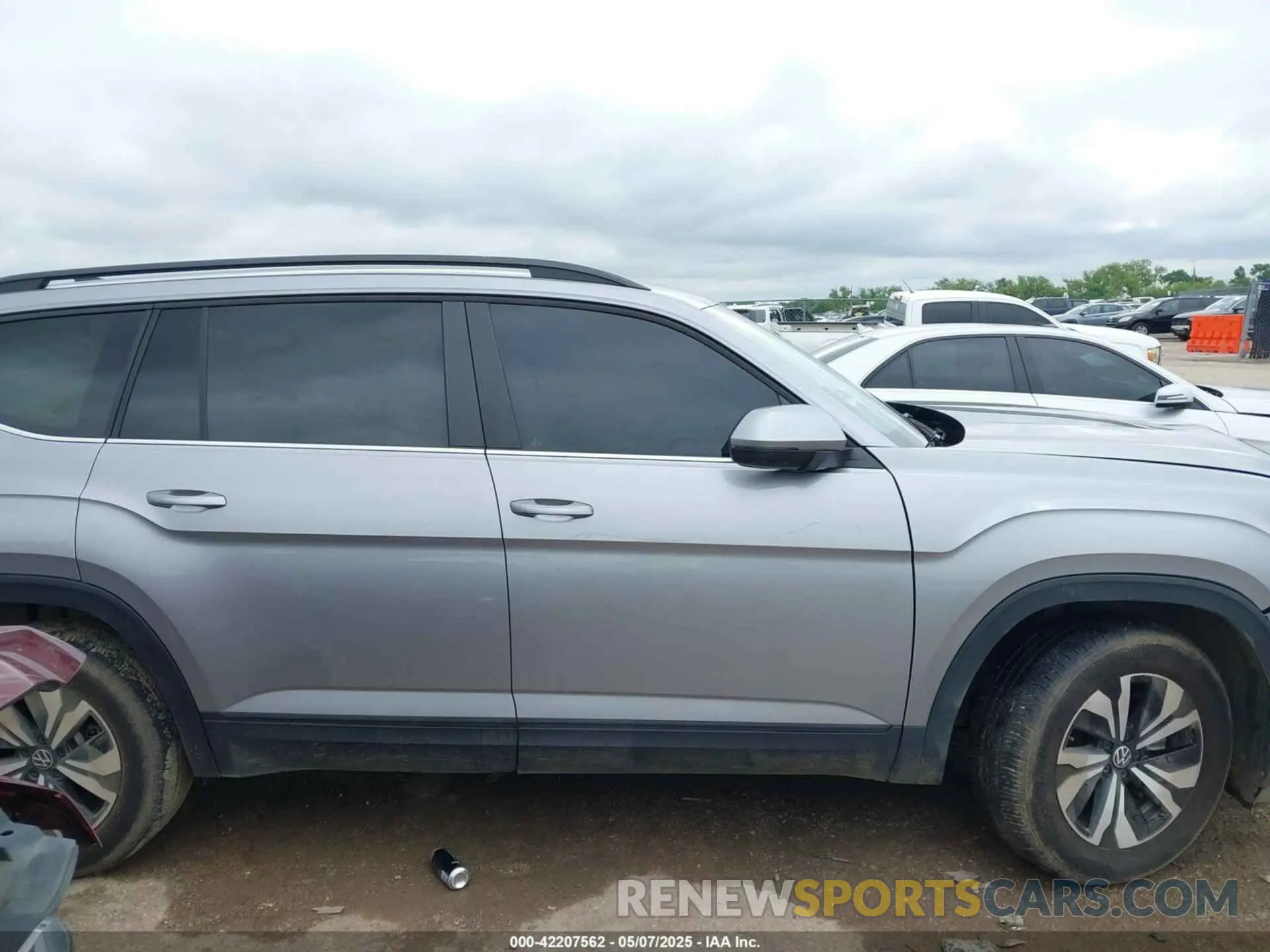 12 Photograph of a damaged car 1V2LR2CA7RC572504 VOLKSWAGEN ATLAS 2024