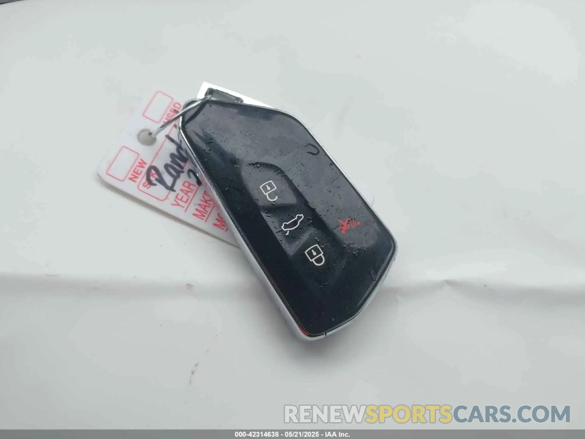 11 Photograph of a damaged car 1V2LR2CA8RC514627 VOLKSWAGEN ATLAS 2024