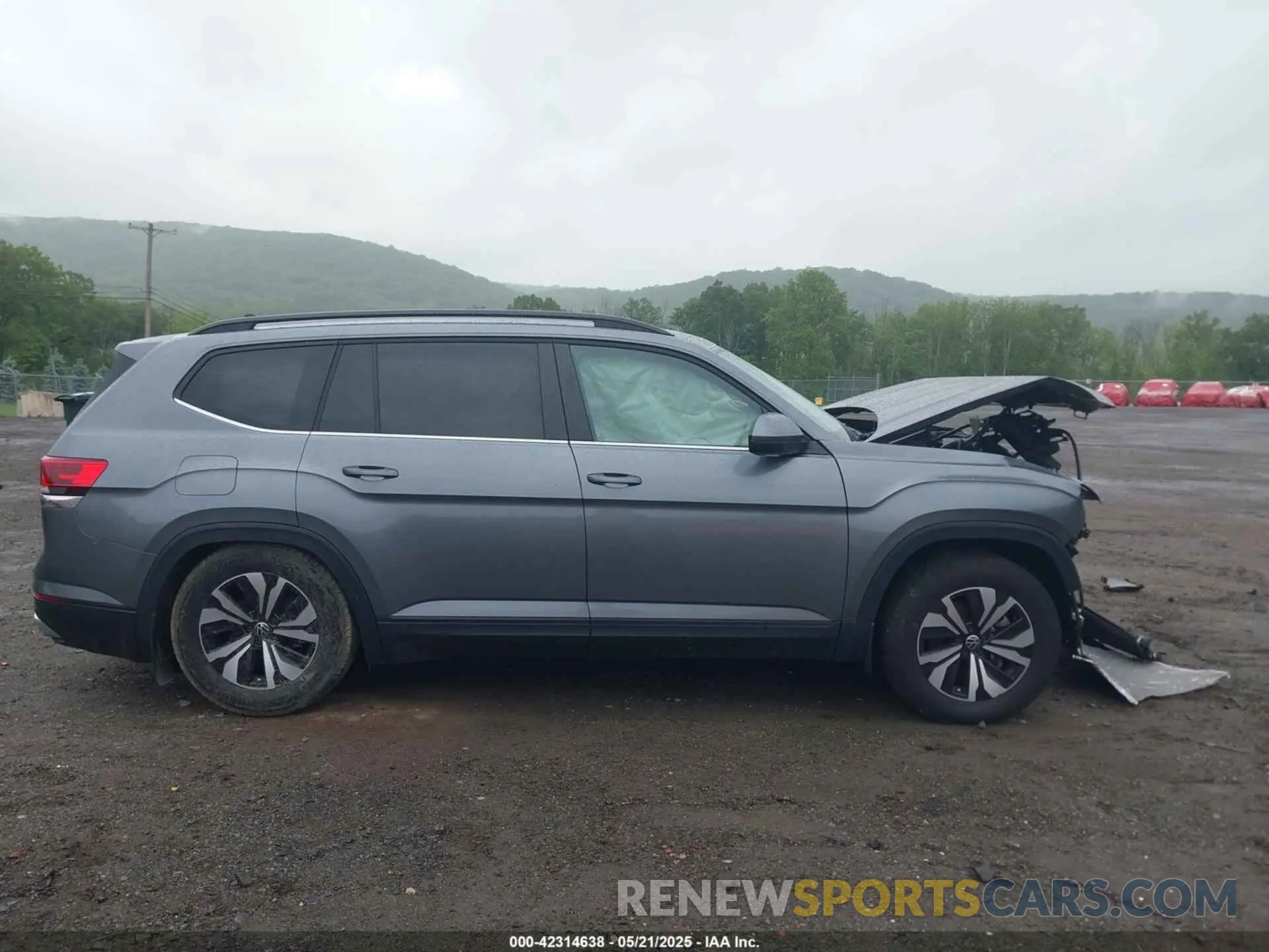 14 Photograph of a damaged car 1V2LR2CA8RC514627 VOLKSWAGEN ATLAS 2024