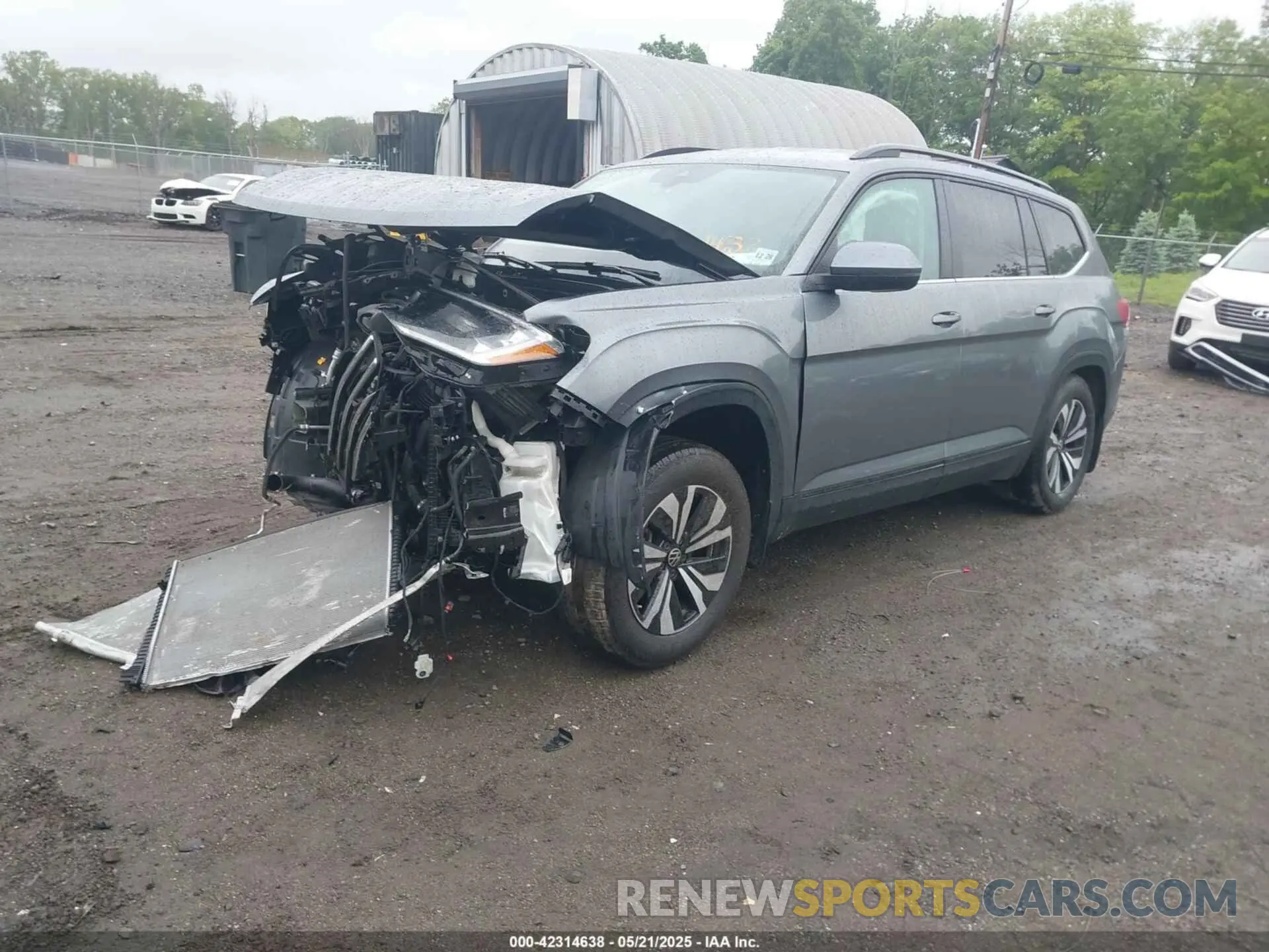 2 Photograph of a damaged car 1V2LR2CA8RC514627 VOLKSWAGEN ATLAS 2024