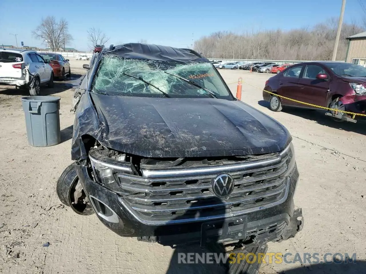 5 Photograph of a damaged car 1V2LR2CA8RC515082 VOLKSWAGEN ATLAS 2024