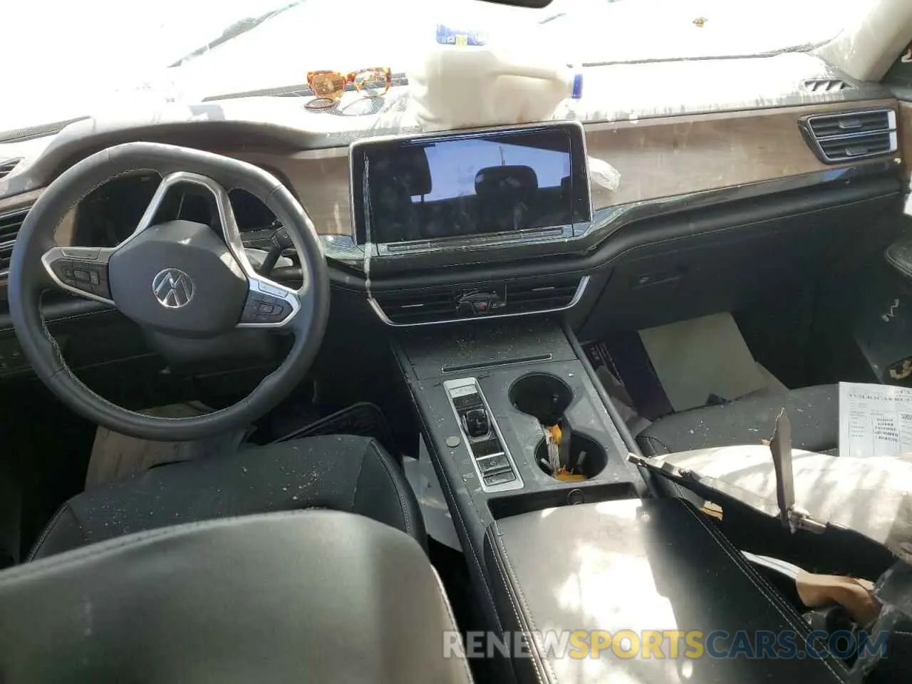 8 Photograph of a damaged car 1V2LR2CA8RC515082 VOLKSWAGEN ATLAS 2024