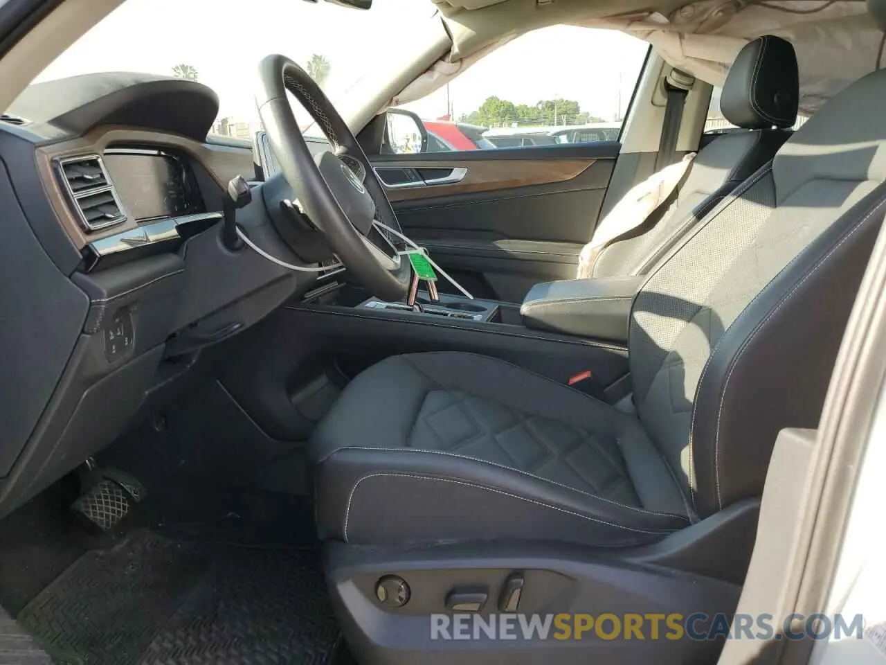 7 Photograph of a damaged car 1V2LR2CA8RC534859 VOLKSWAGEN ATLAS 2024