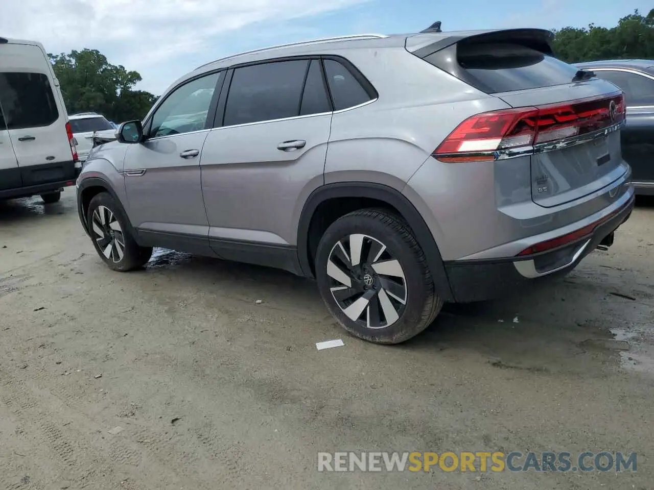 2 Photograph of a damaged car 1V2WE2CA1RC237957 VOLKSWAGEN ATLAS 2024