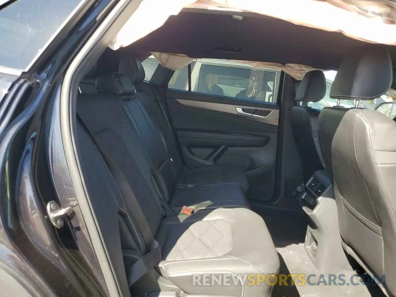 11 Photograph of a damaged car 1V2WE2CA2RC220214 VOLKSWAGEN ATLAS 2024