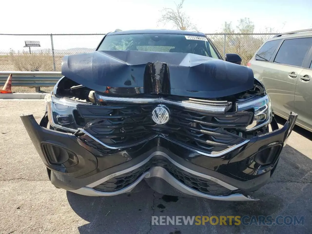 5 Photograph of a damaged car 1V2WE2CA2RC220214 VOLKSWAGEN ATLAS 2024
