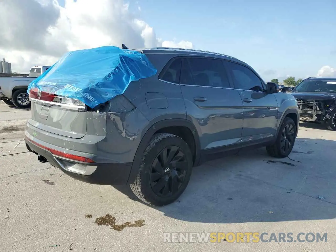 3 Photograph of a damaged car 1V2WE2CA2RC262320 VOLKSWAGEN ATLAS 2024