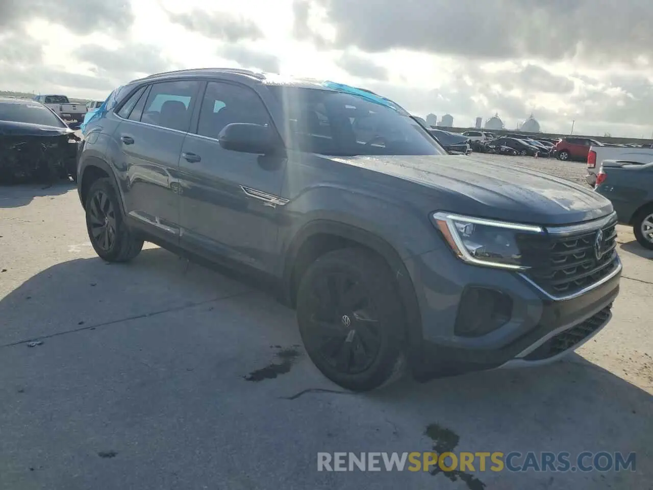 4 Photograph of a damaged car 1V2WE2CA2RC262320 VOLKSWAGEN ATLAS 2024