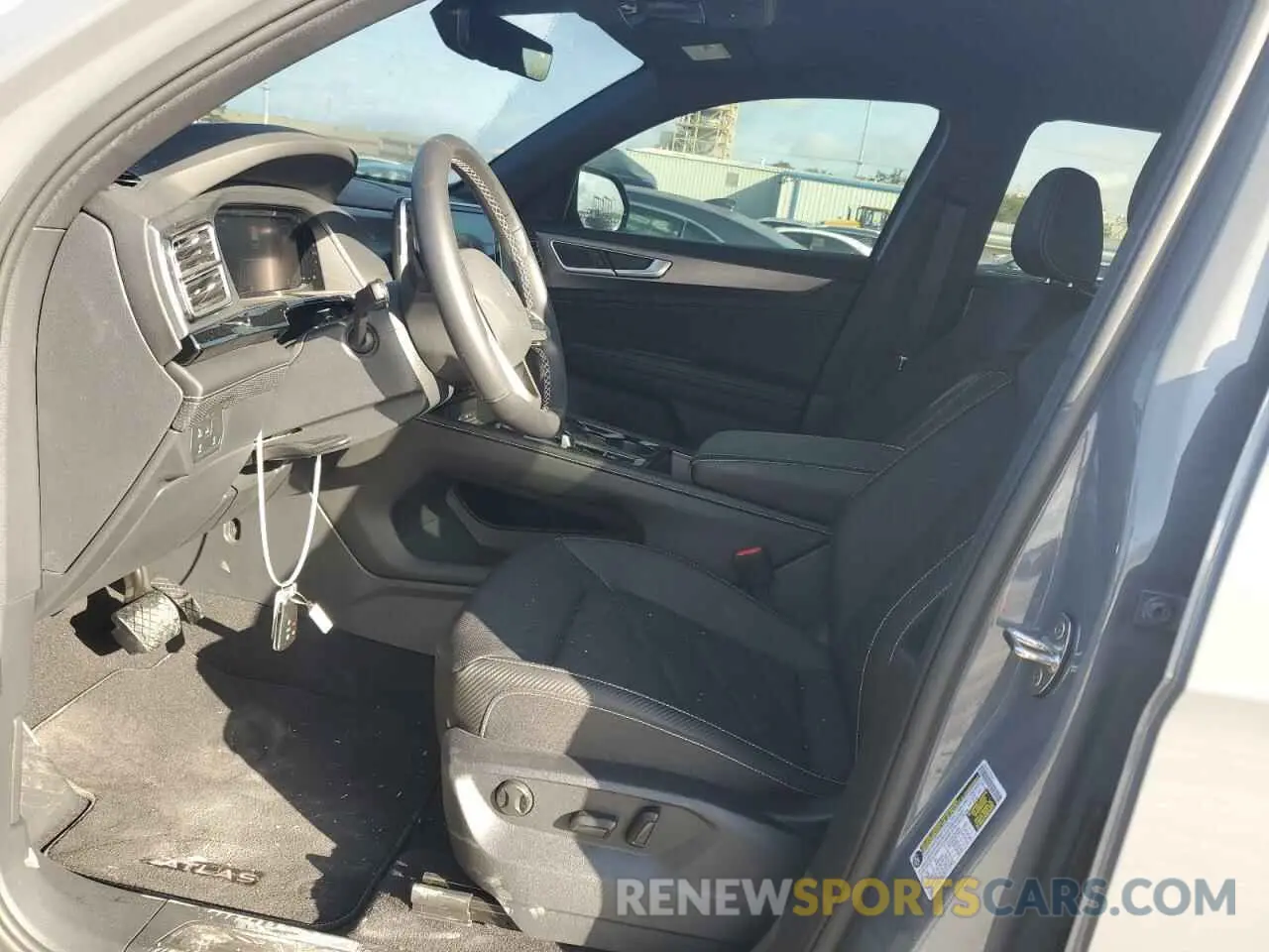 7 Photograph of a damaged car 1V2WE2CA2RC262320 VOLKSWAGEN ATLAS 2024